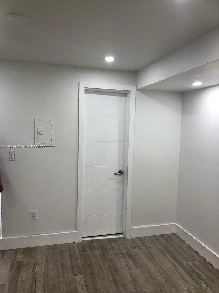 Small Image of 944 MERIDIAN AVE #5, Miami Beach Number 13
