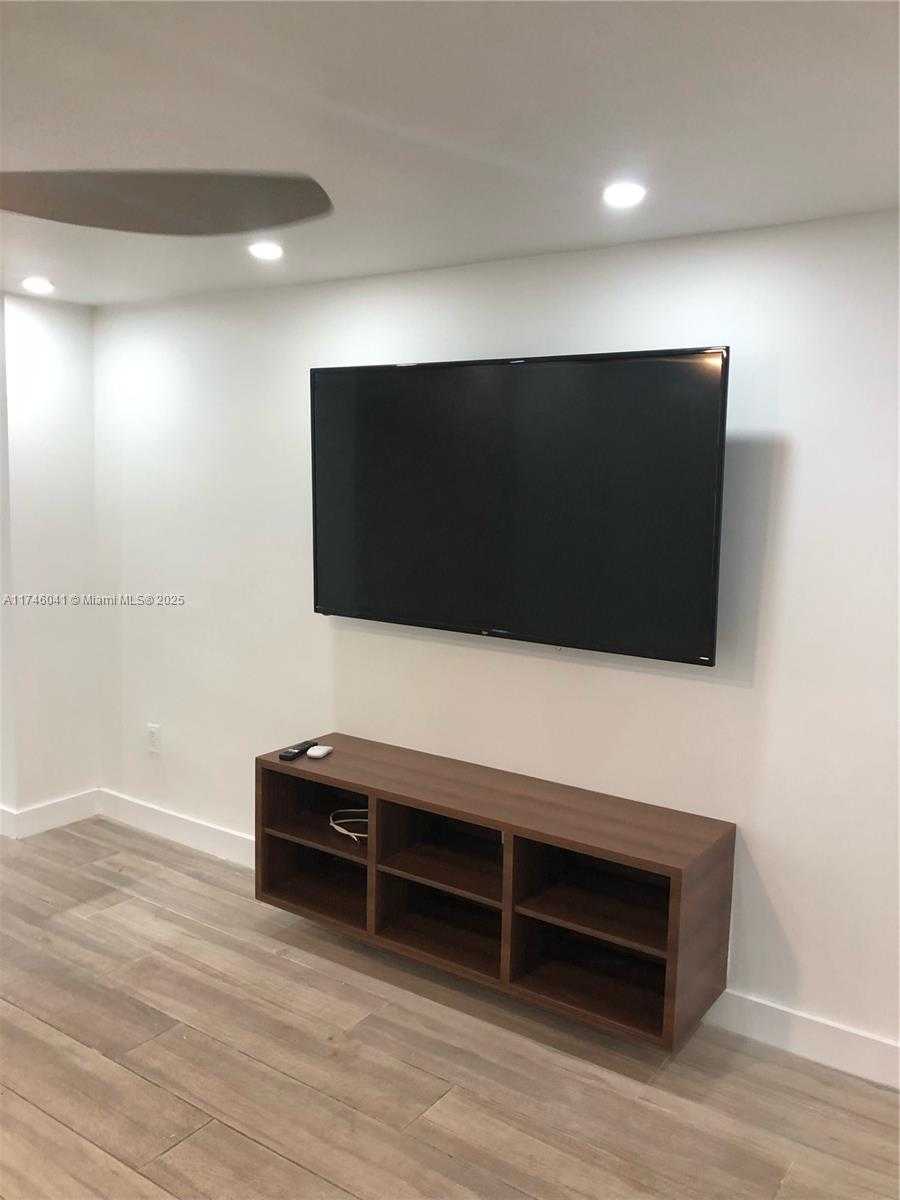 Small Image of 944 MERIDIAN AVE #5, Miami Beach Number 16