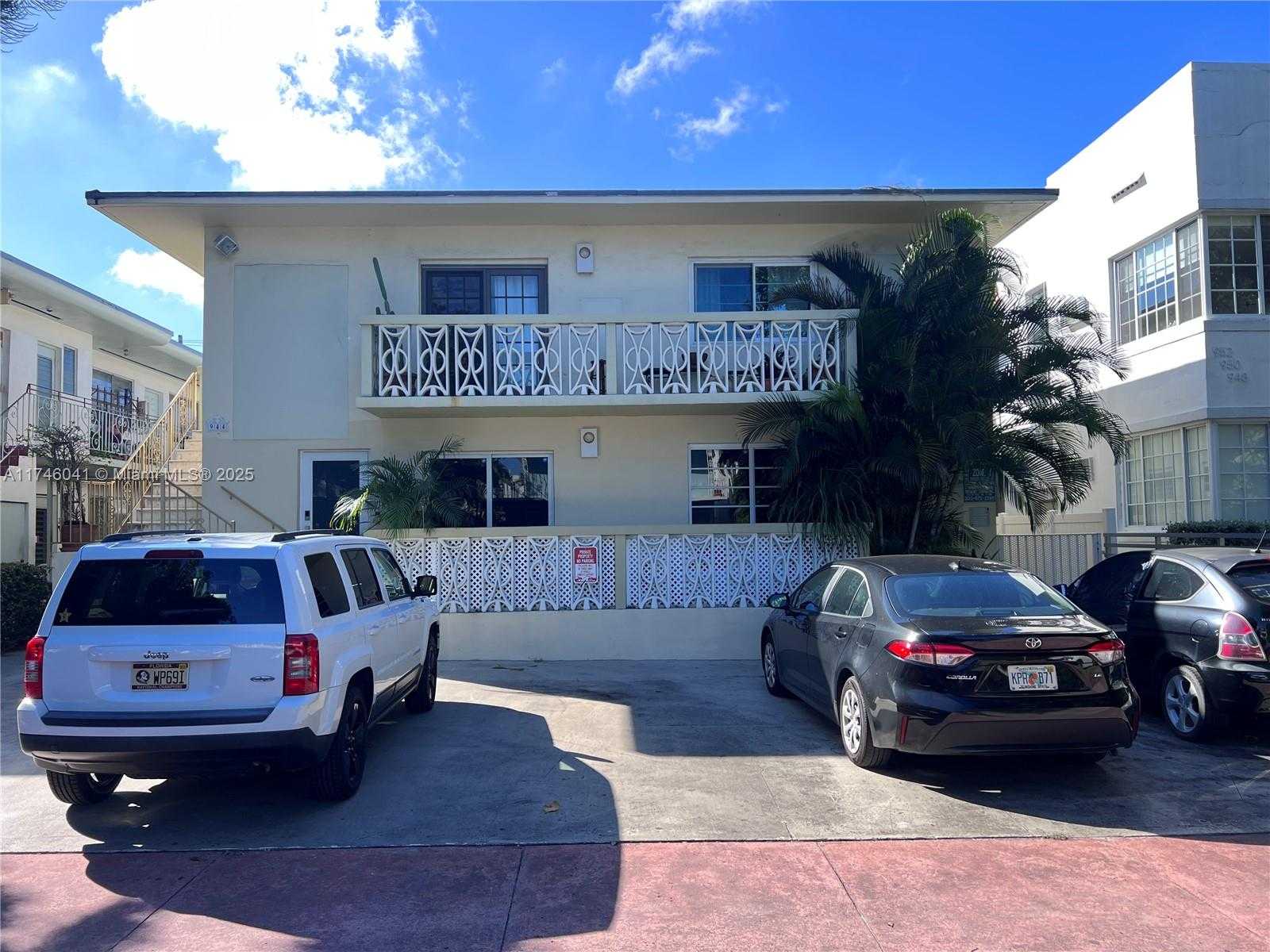 Small Image of 944 MERIDIAN AVE #5, Miami Beach Number 3
