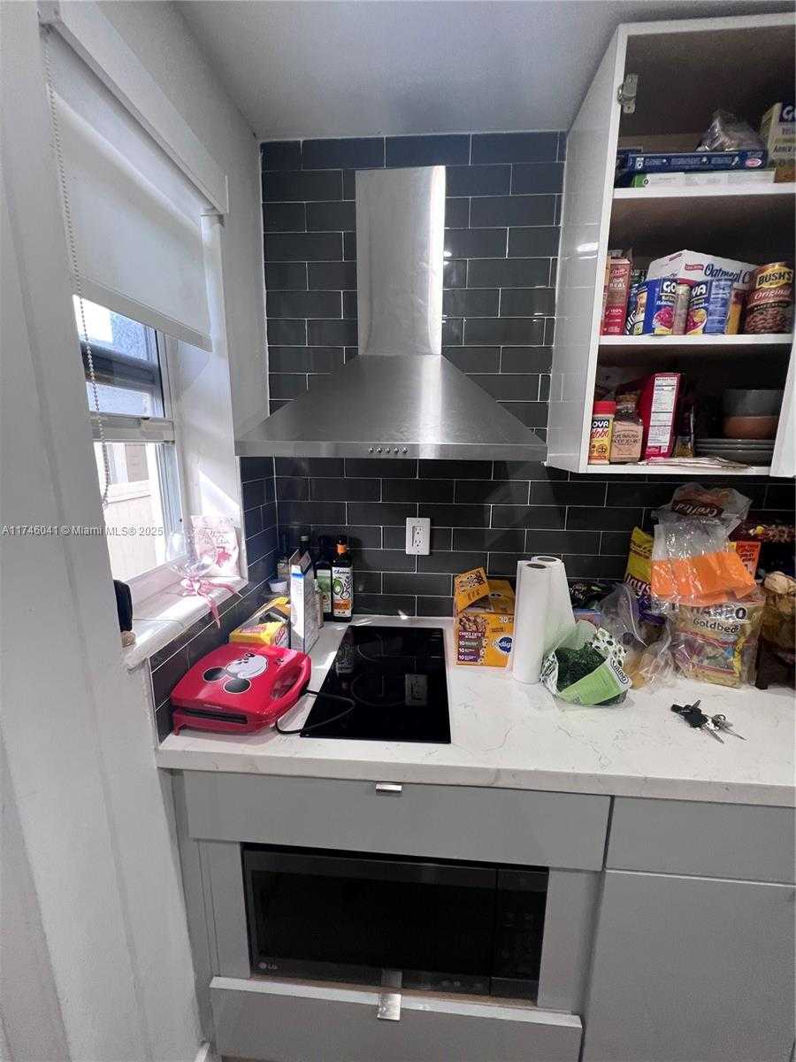 Small Image of 944 MERIDIAN AVE #5, Miami Beach Number 5