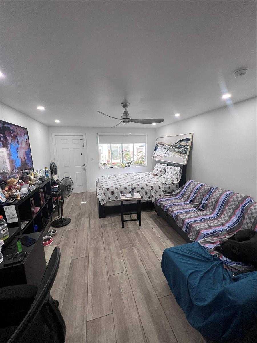 Small Image of 944 MERIDIAN AVE #5, Miami Beach Number 6