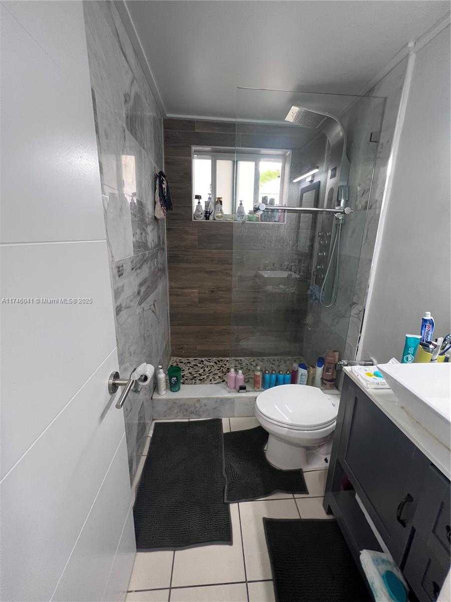Small Image of 944 MERIDIAN AVE #5, Miami Beach Number 7