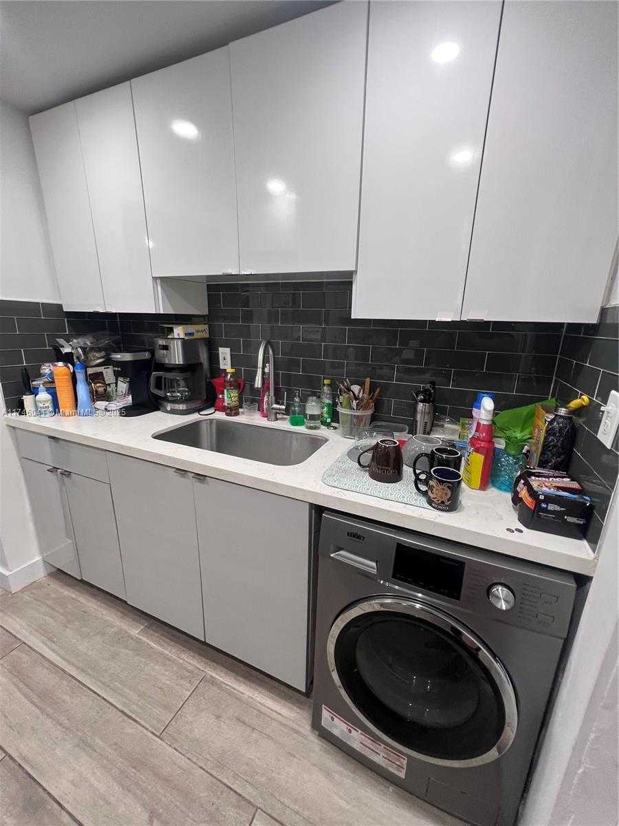 Small Image of 944 MERIDIAN AVE #5, Miami Beach Number 9