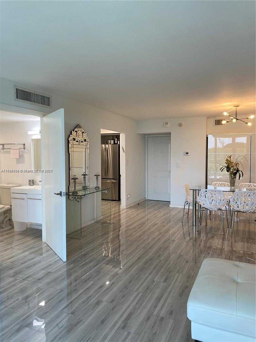 Small Image of 100 BAYVIEW DR #521, Sunny Isles Beach Number 6
