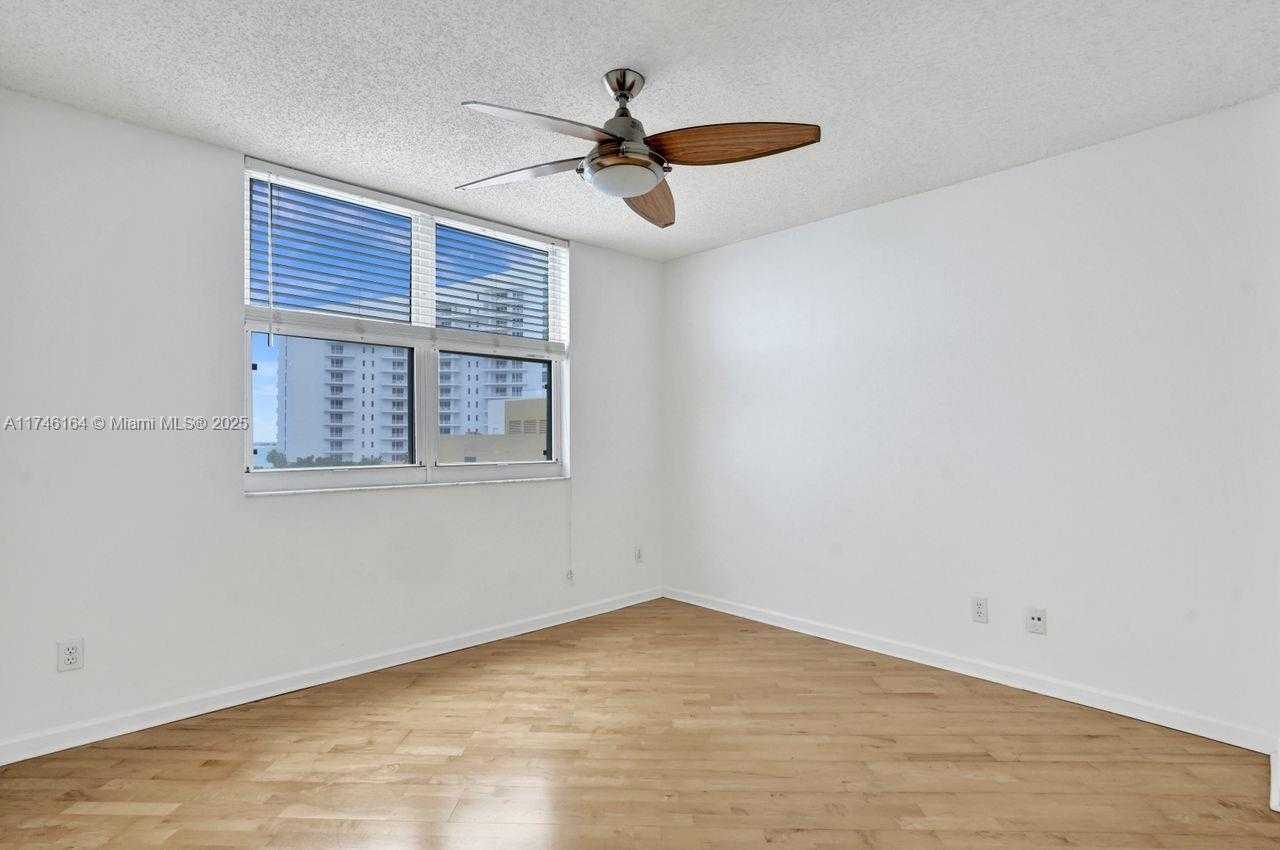 Small Image of 770 CLAUGHTON ISLAND DR #808, Miami Number 11