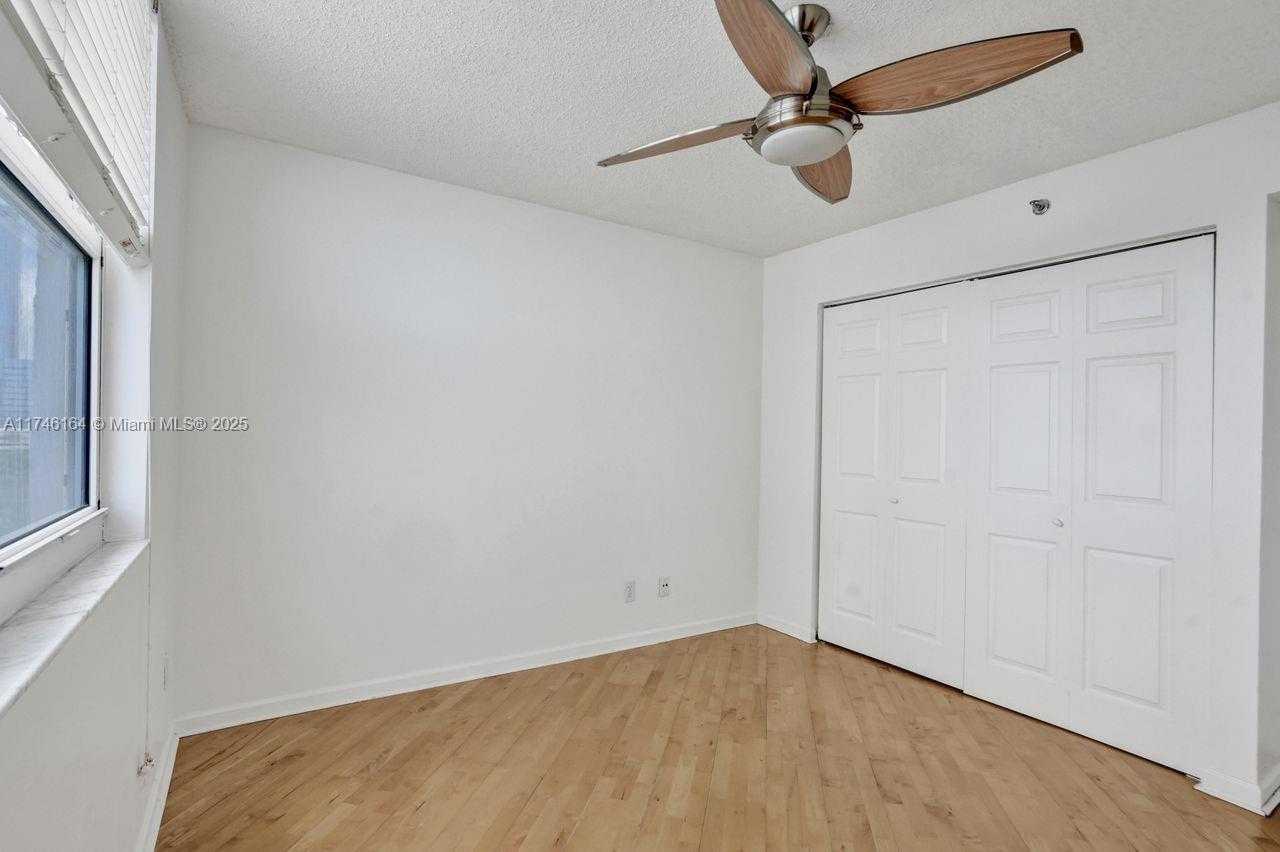 Small Image of 770 CLAUGHTON ISLAND DR #808, Miami Number 13