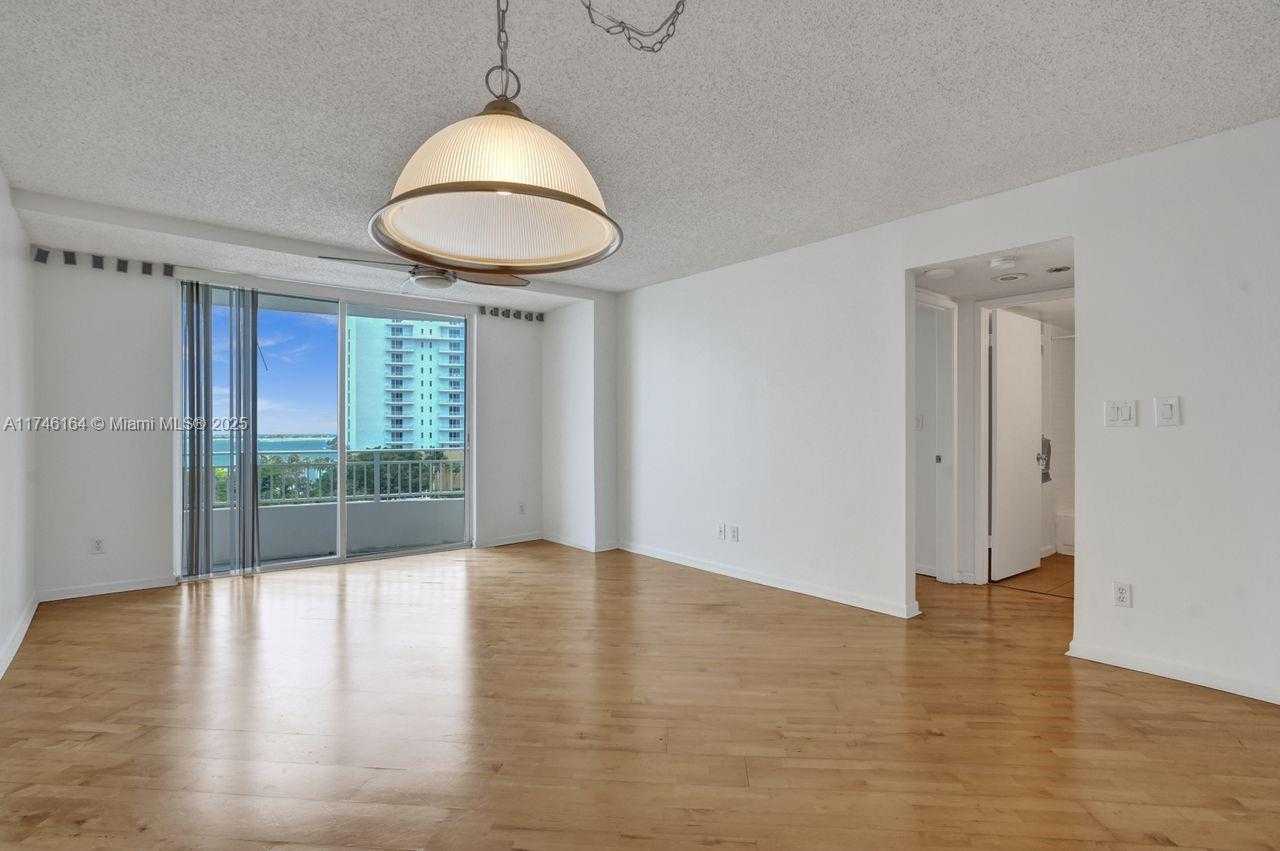 Small Image of 770 CLAUGHTON ISLAND DR #808, Miami Number 18