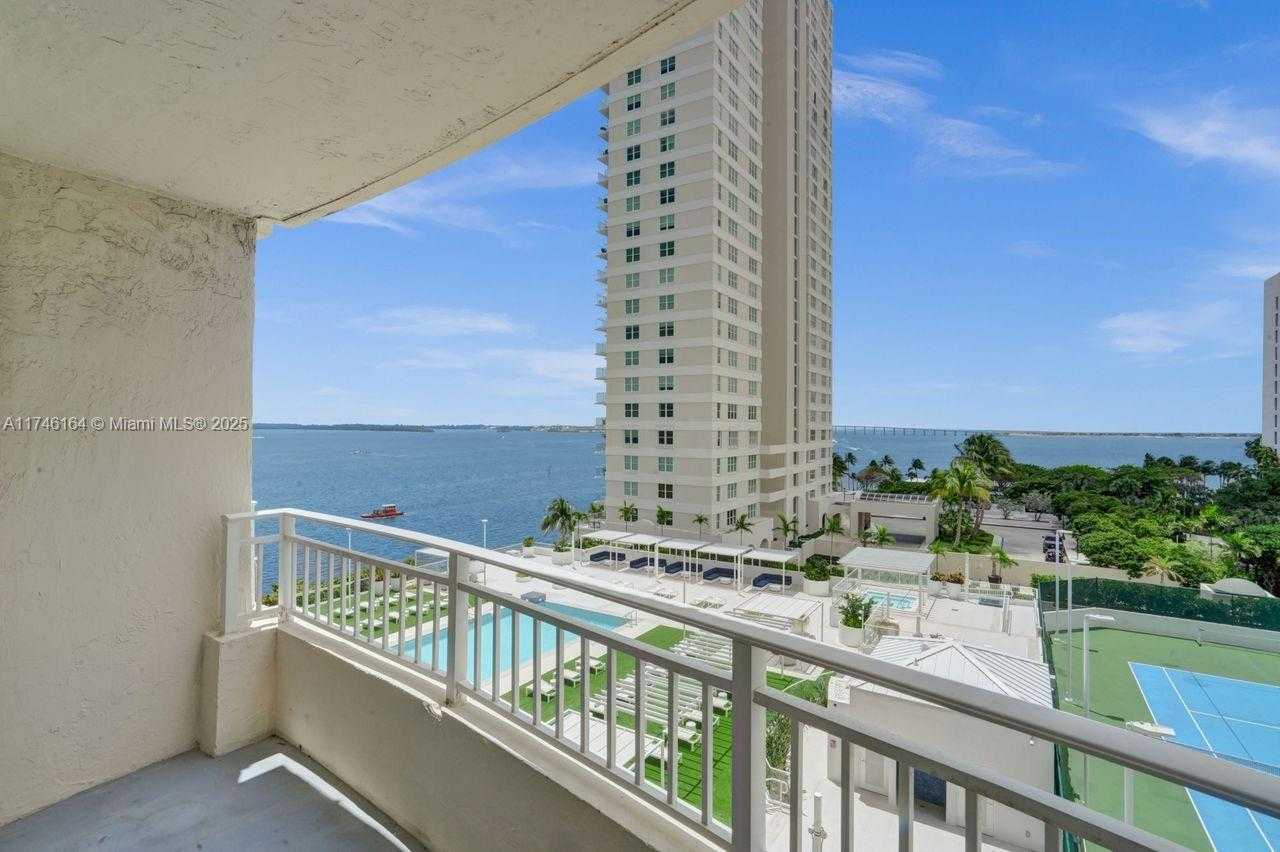 Small Image of 770 CLAUGHTON ISLAND DR #808, Miami Number 19