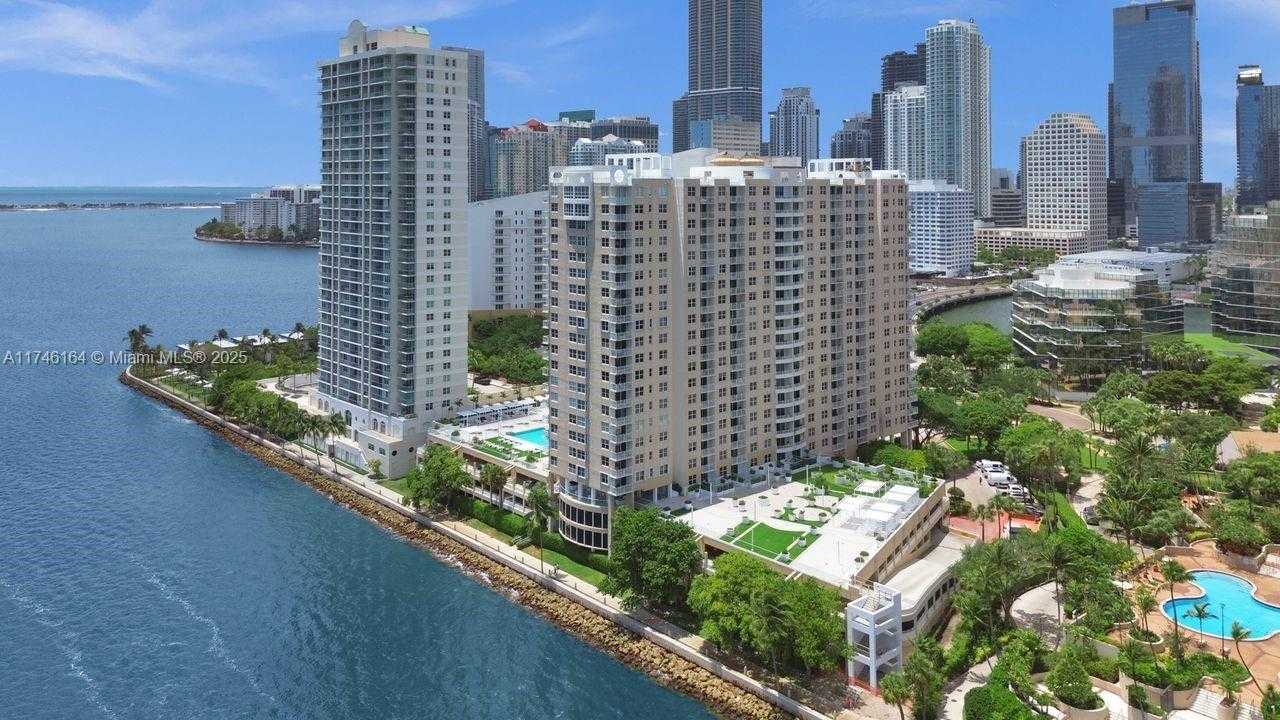 Small Image of 770 CLAUGHTON ISLAND DR #808, Miami Number 27