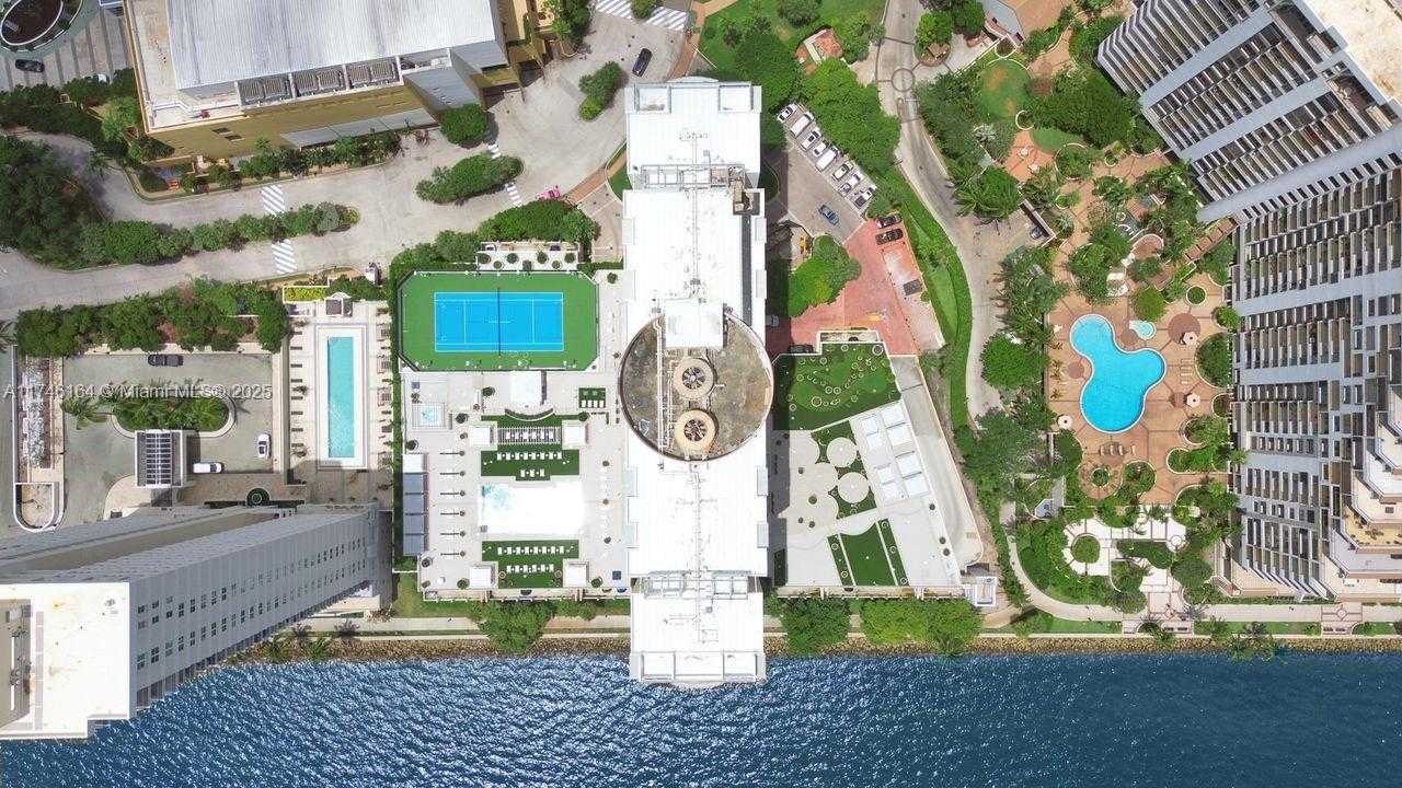 Small Image of 770 CLAUGHTON ISLAND DR #808, Miami Number 30