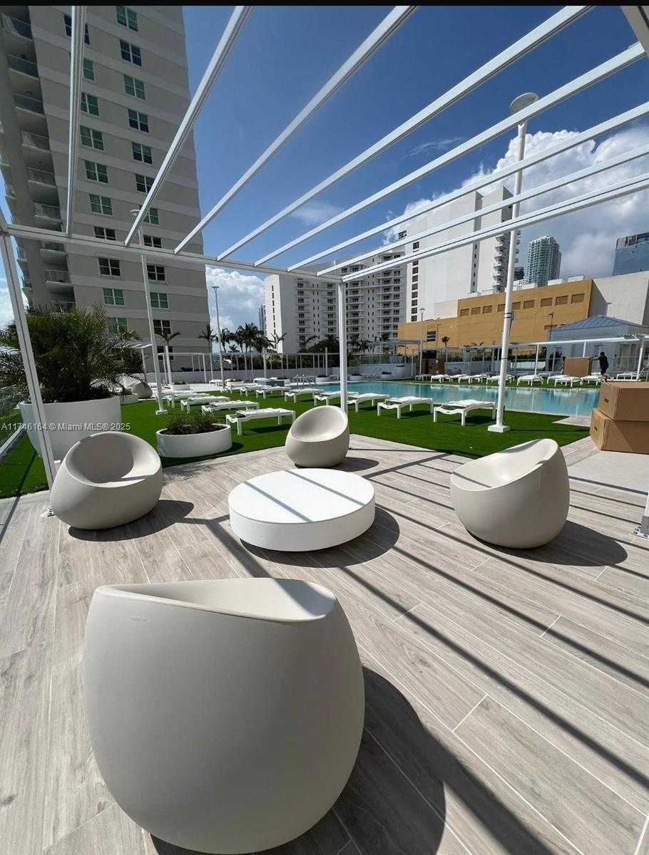 Small Image of 770 CLAUGHTON ISLAND DR #808, Miami Number 35