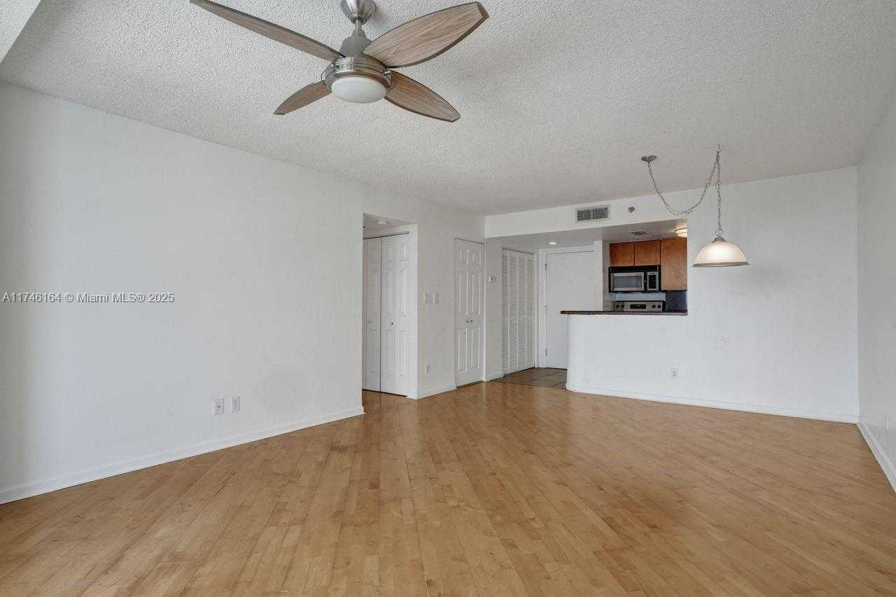 Small Image of 770 CLAUGHTON ISLAND DR #808, Miami Number 4