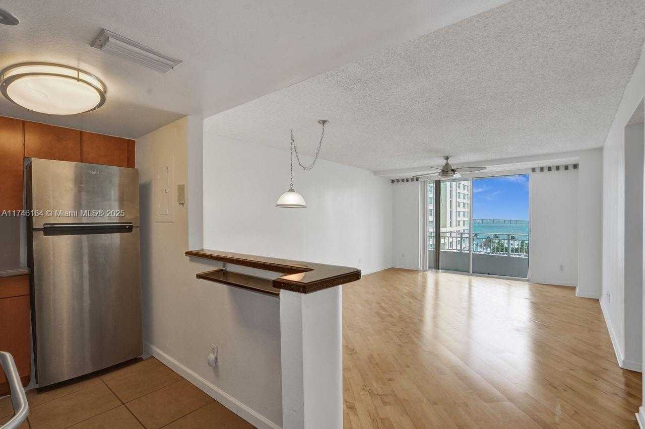 Small Image of 770 CLAUGHTON ISLAND DR #808, Miami Number 5