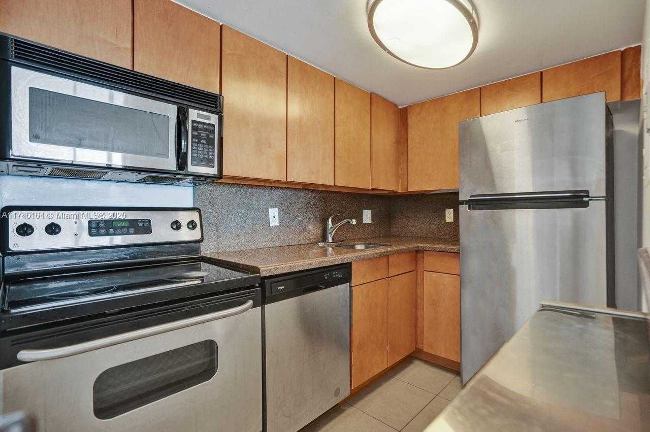 Small Image of 770 CLAUGHTON ISLAND DR #808, Miami Number 6