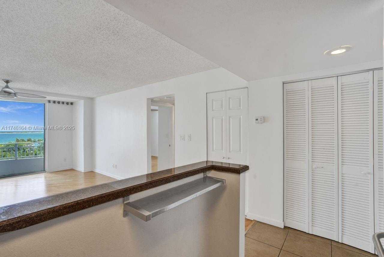 Small Image of 770 CLAUGHTON ISLAND DR #808, Miami Number 8