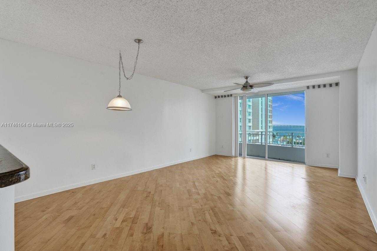 Small Image of 770 CLAUGHTON ISLAND DR #808, Miami Number 9