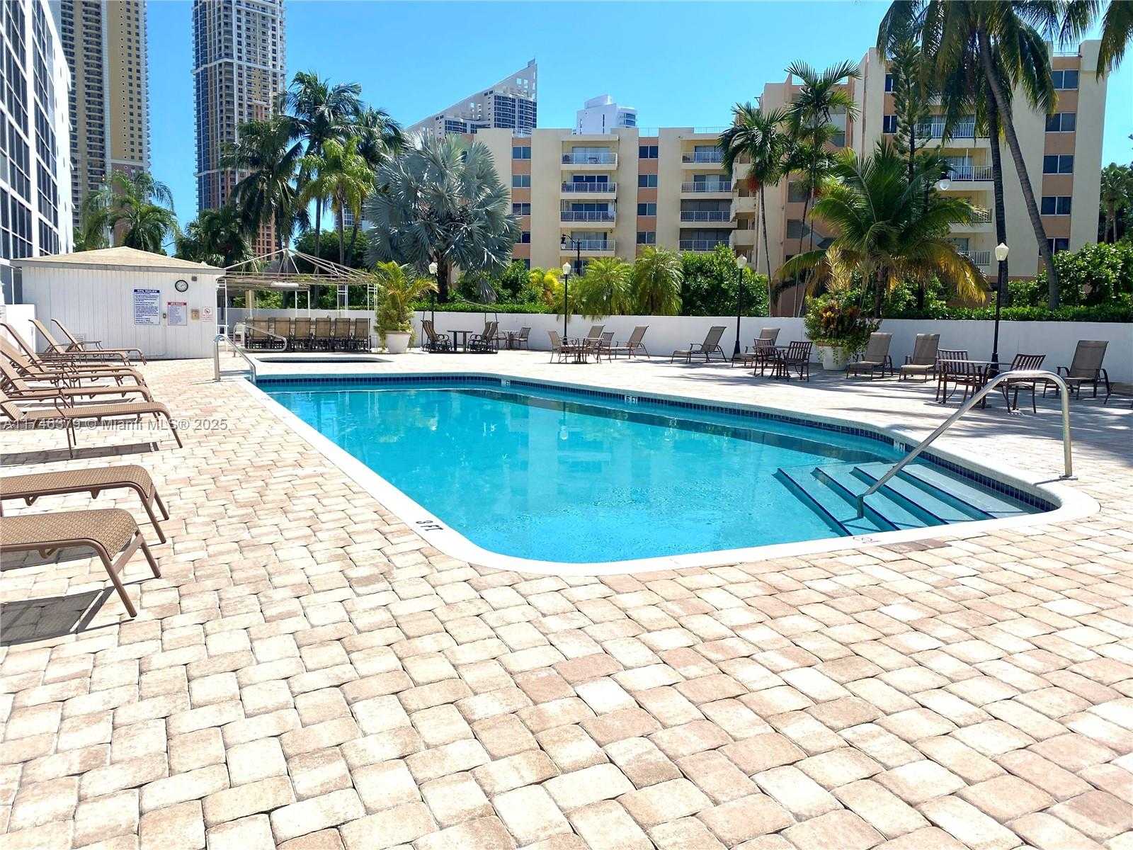 Small Image of Le Frontenac, 17801 N Bay Rd, Sunny Isles Beach, FL 33160, USA Number 15