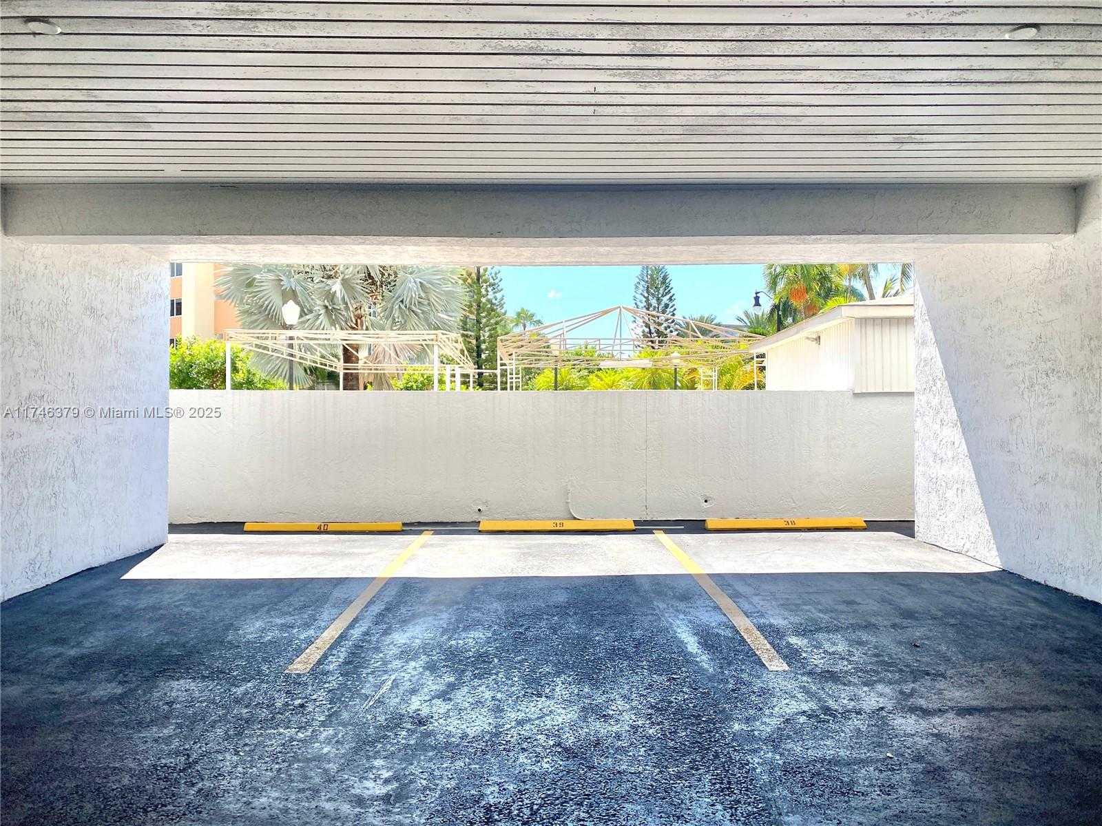 Small Image of Le Frontenac, 17801 N Bay Rd, Sunny Isles Beach, FL 33160, USA Number 18