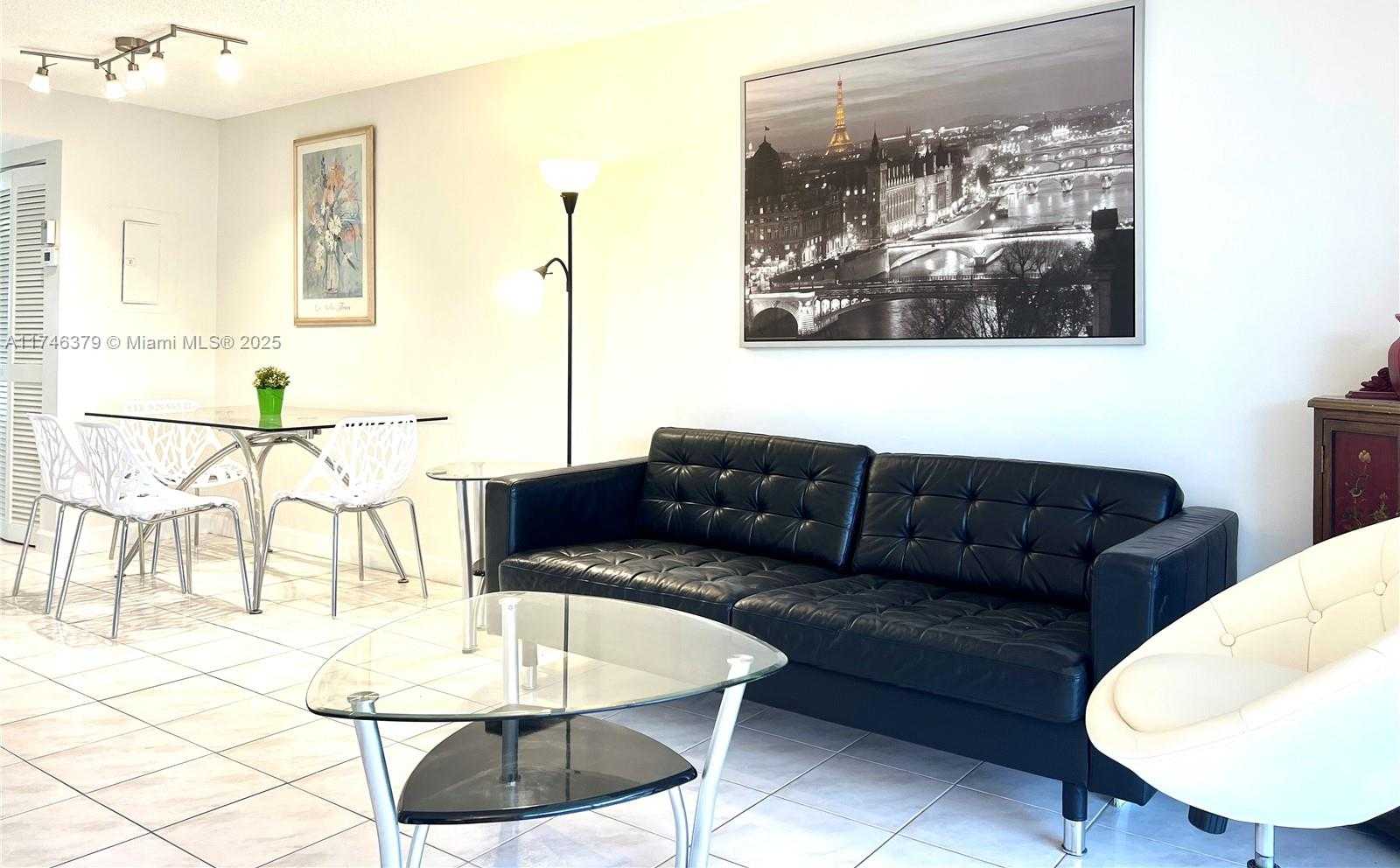 Small Image of Le Frontenac, 17801 N Bay Rd, Sunny Isles Beach, FL 33160, USA Number 4
