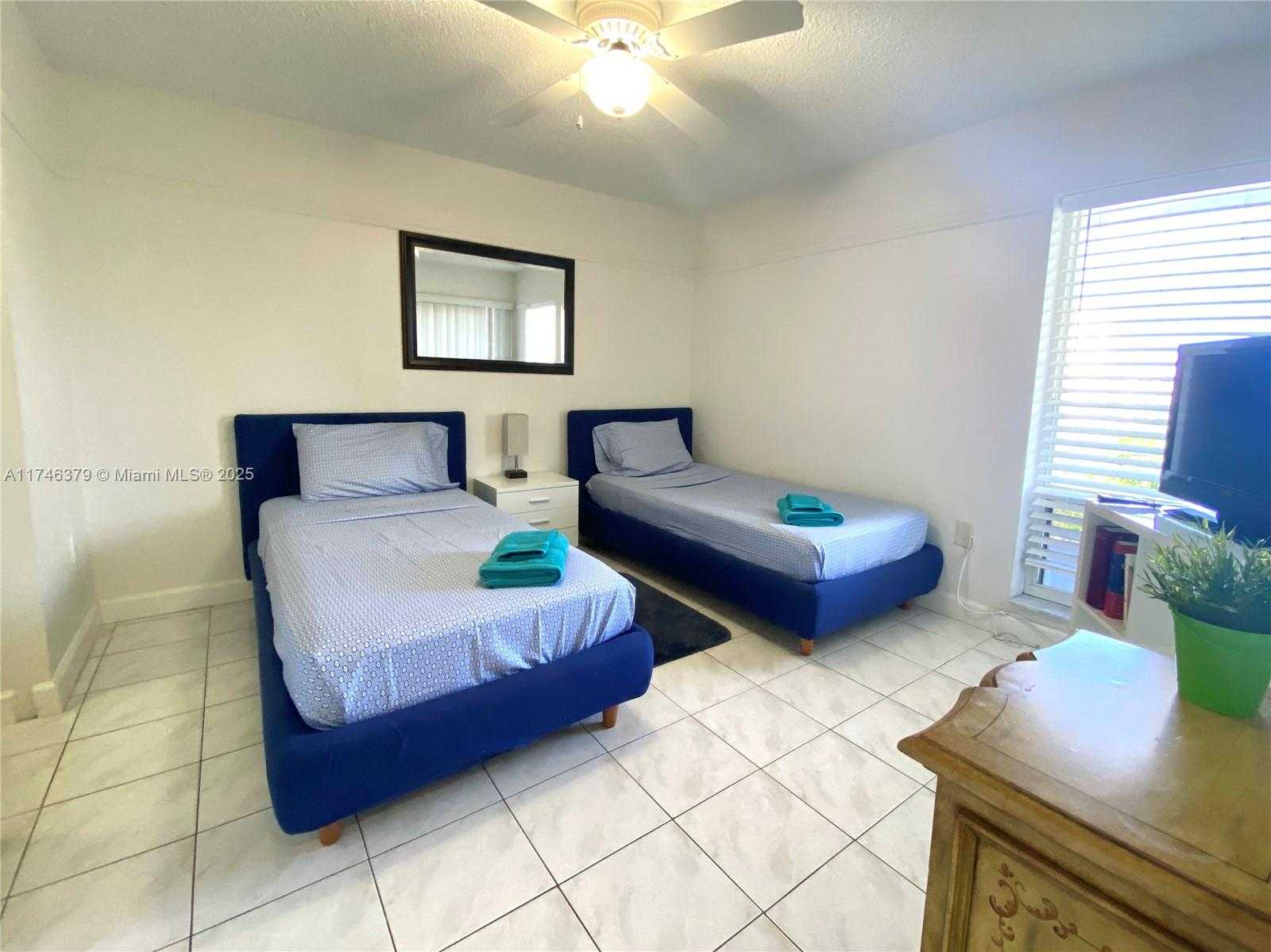Small Image of Le Frontenac, 17801 N Bay Rd, Sunny Isles Beach, FL 33160, USA Number 9