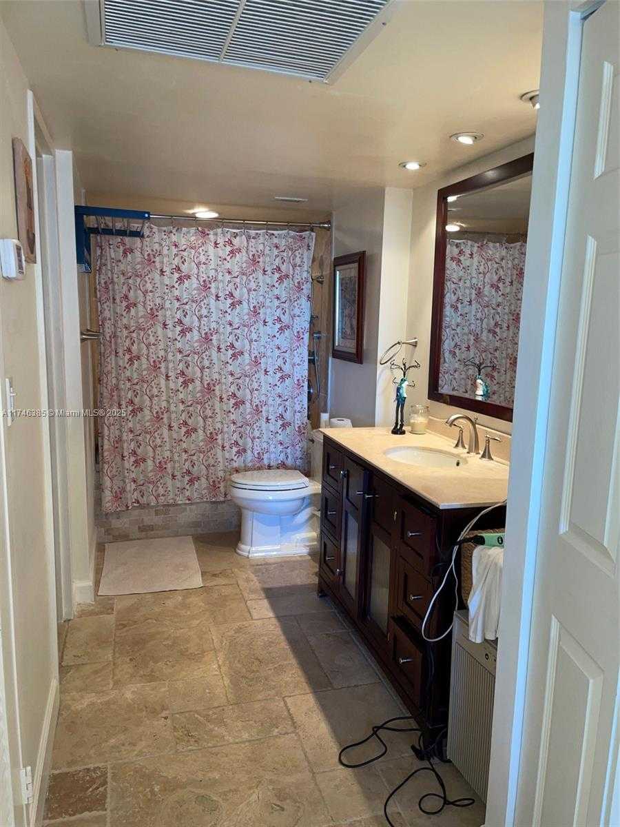 Small Image of 5701 COLLINS AVE #621, Miami Beach Number 15