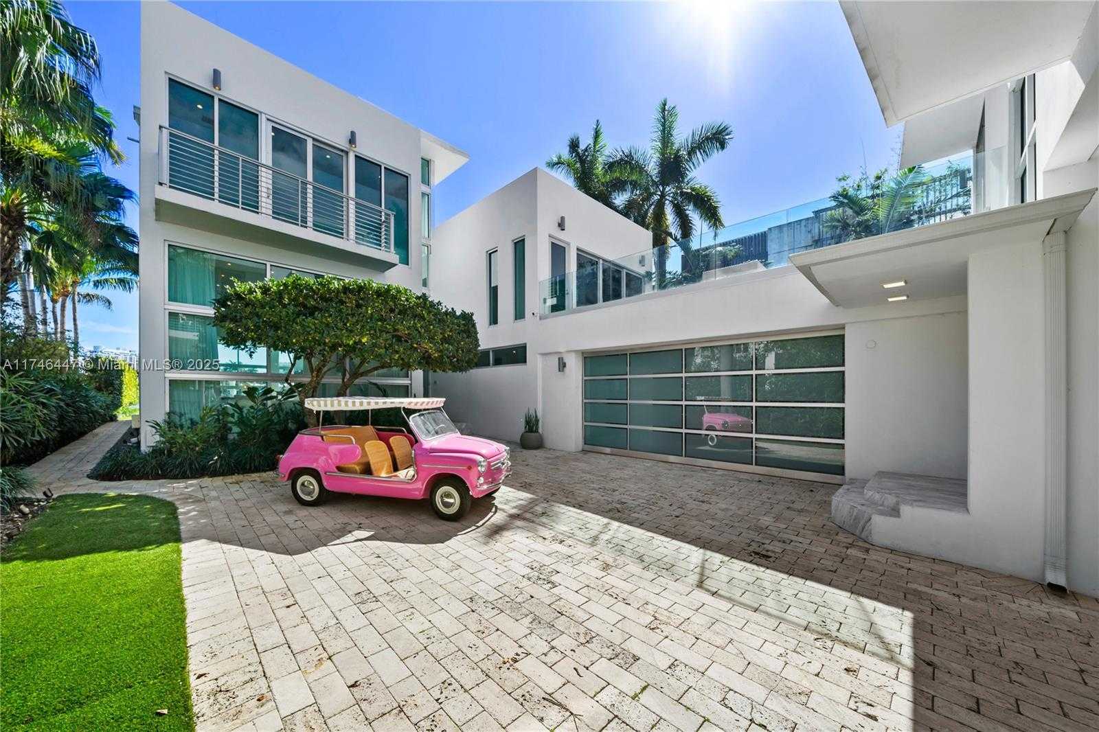 Small Image of 227 EAST DILIDO DR, Miami Beach Number 13