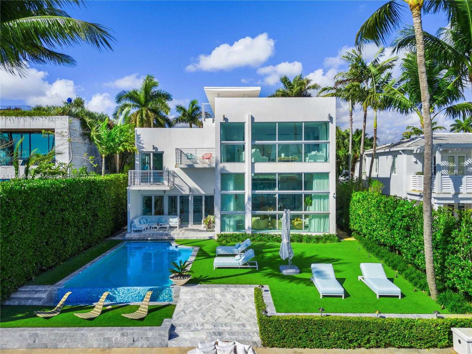Small Image of 227 EAST DILIDO DR, Miami Beach Number 14