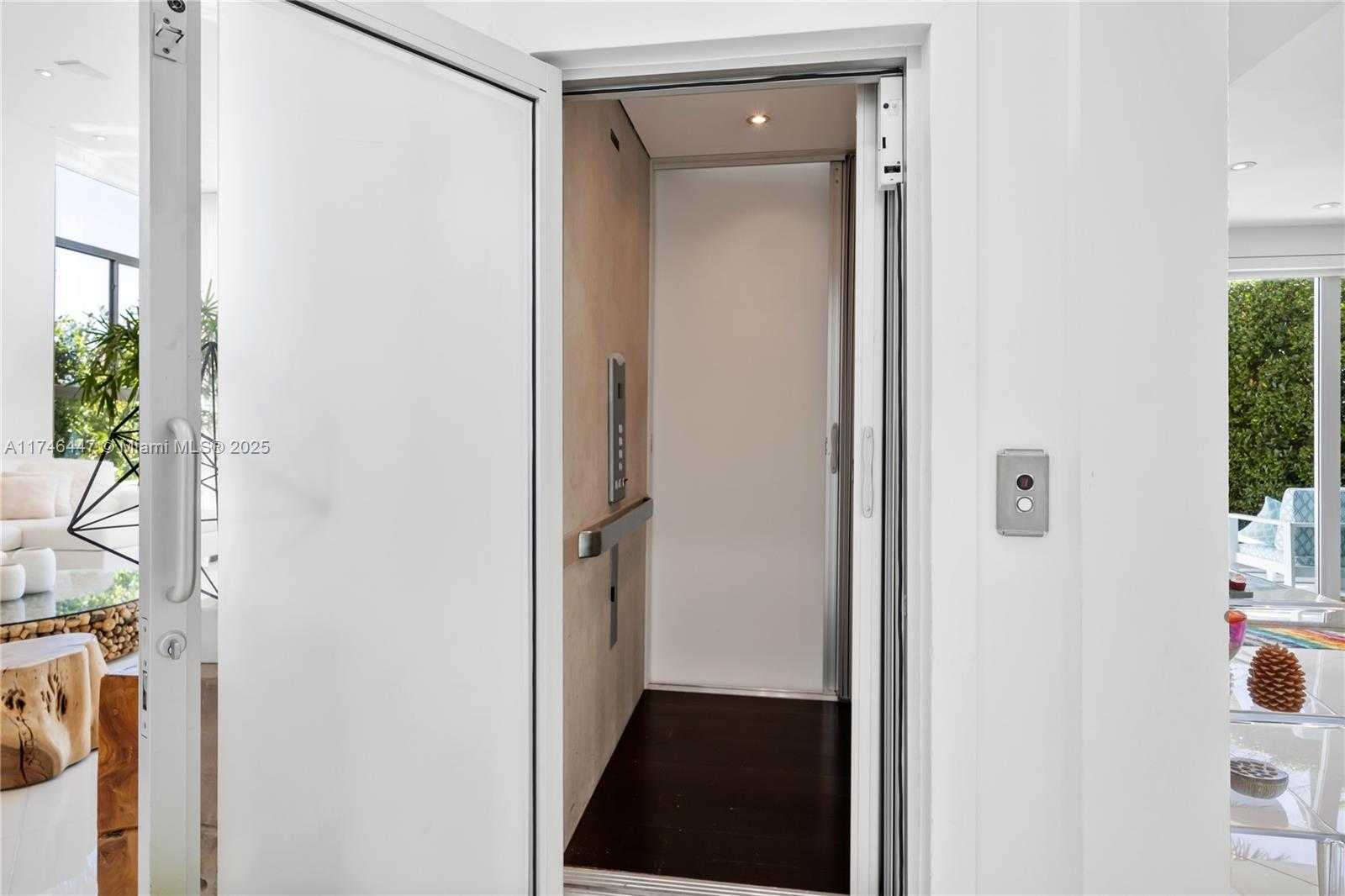 Small Image of 227 EAST DILIDO DR, Miami Beach Number 36