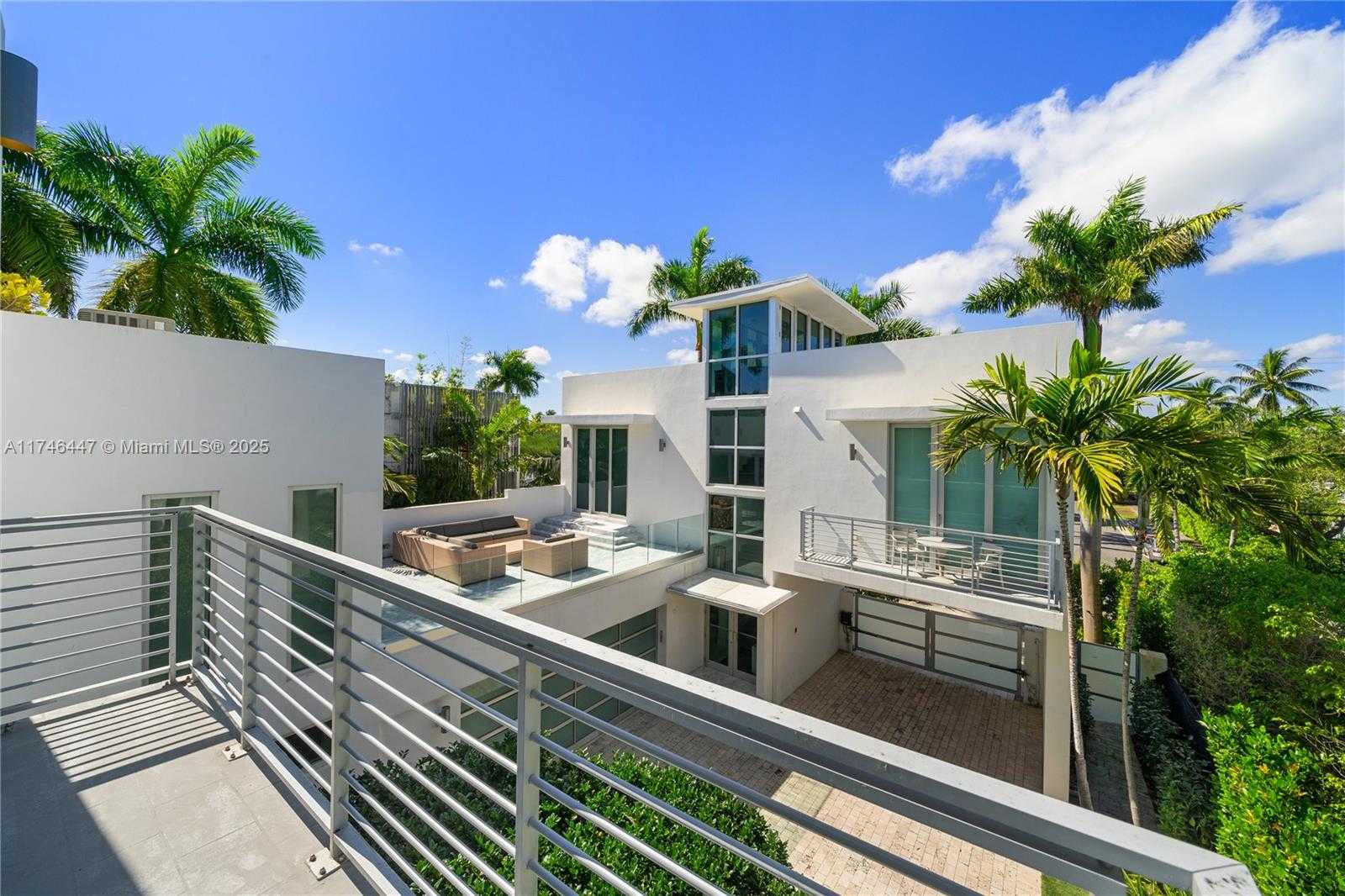 Small Image of 227 EAST DILIDO DR, Miami Beach Number 47
