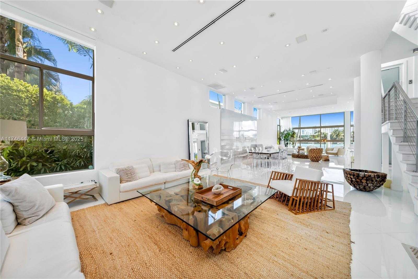 Small Image of 227 EAST DILIDO DR, Miami Beach Number 5