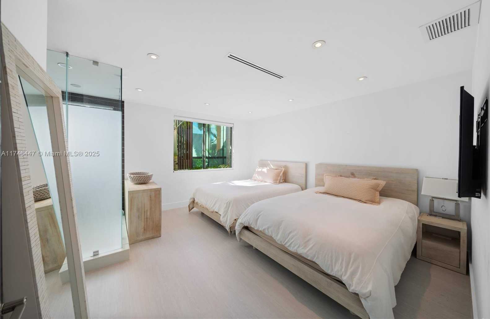 Small Image of 227 EAST DILIDO DR, Miami Beach Number 53