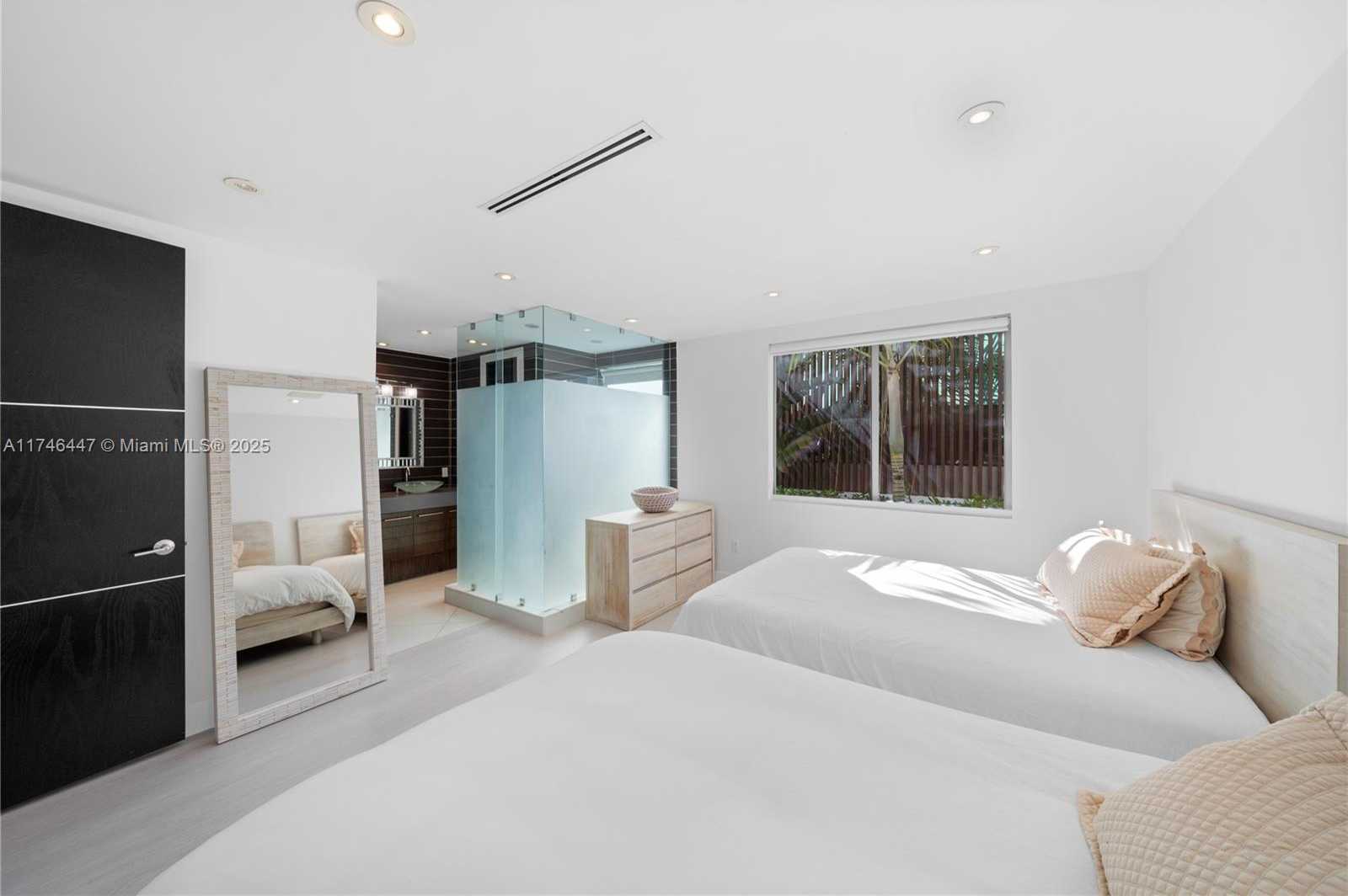 Small Image of 227 EAST DILIDO DR, Miami Beach Number 54