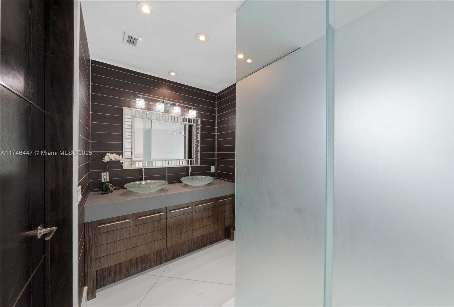 Small Image of 227 EAST DILIDO DR, Miami Beach Number 55