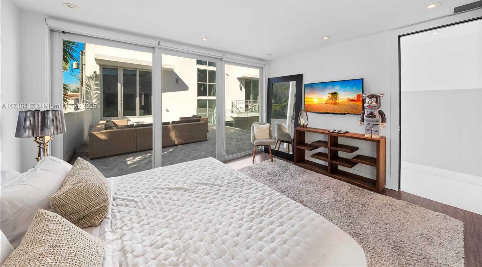Small Image of 227 EAST DILIDO DR, Miami Beach Number 57