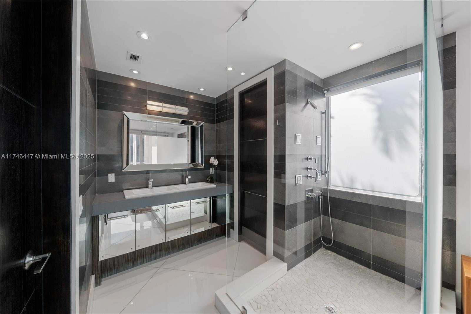 Small Image of 227 EAST DILIDO DR, Miami Beach Number 59