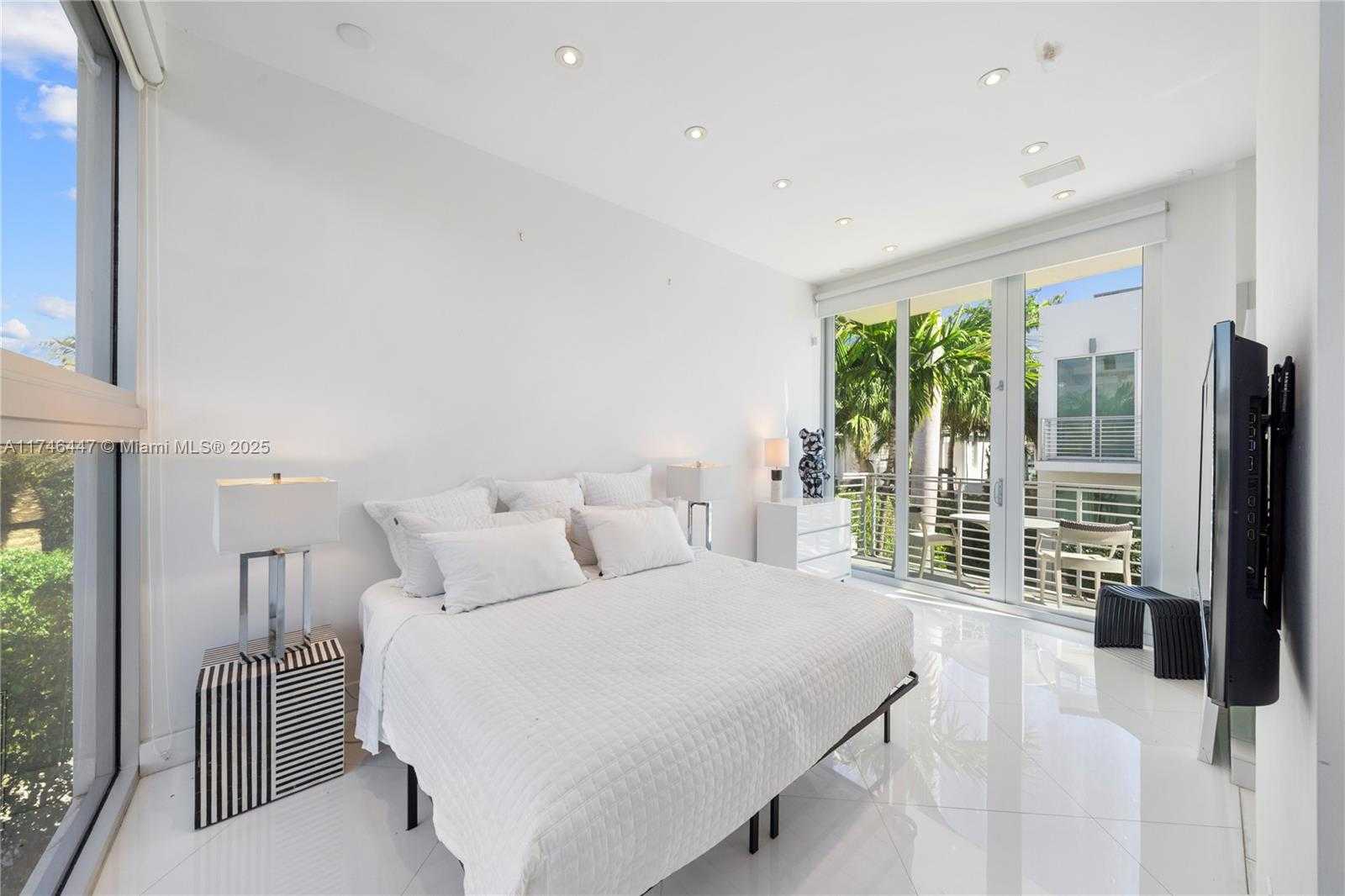 Small Image of 227 EAST DILIDO DR, Miami Beach Number 69