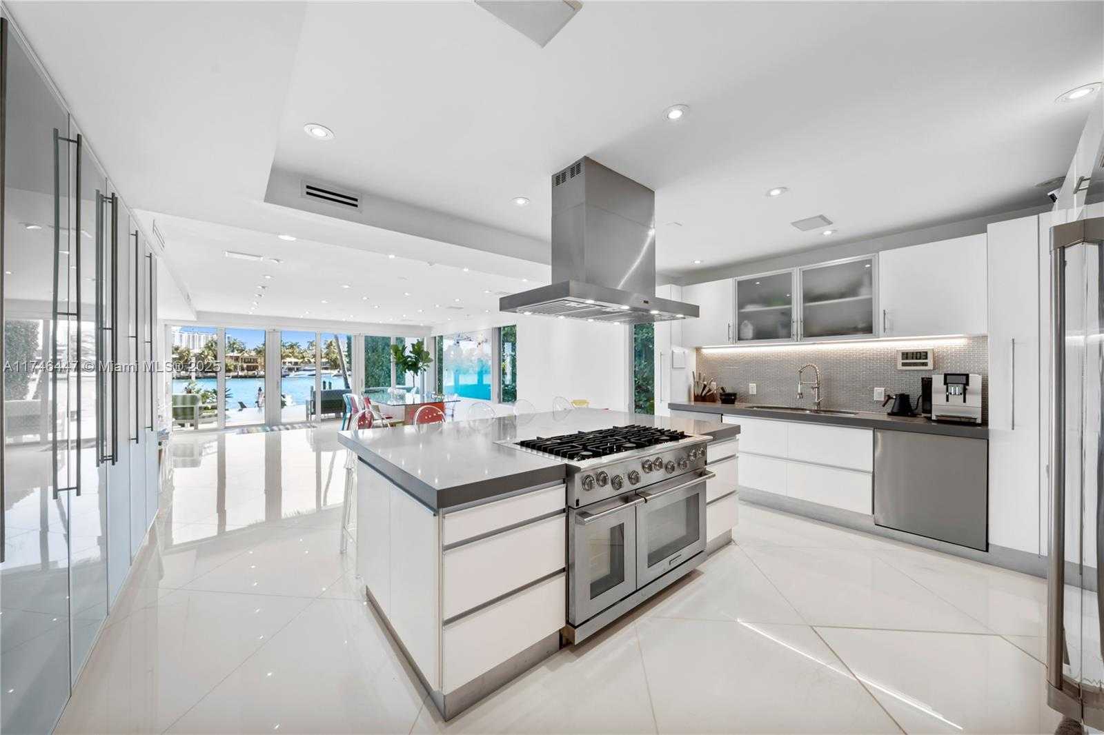 Small Image of 227 EAST DILIDO DR, Miami Beach Number 7