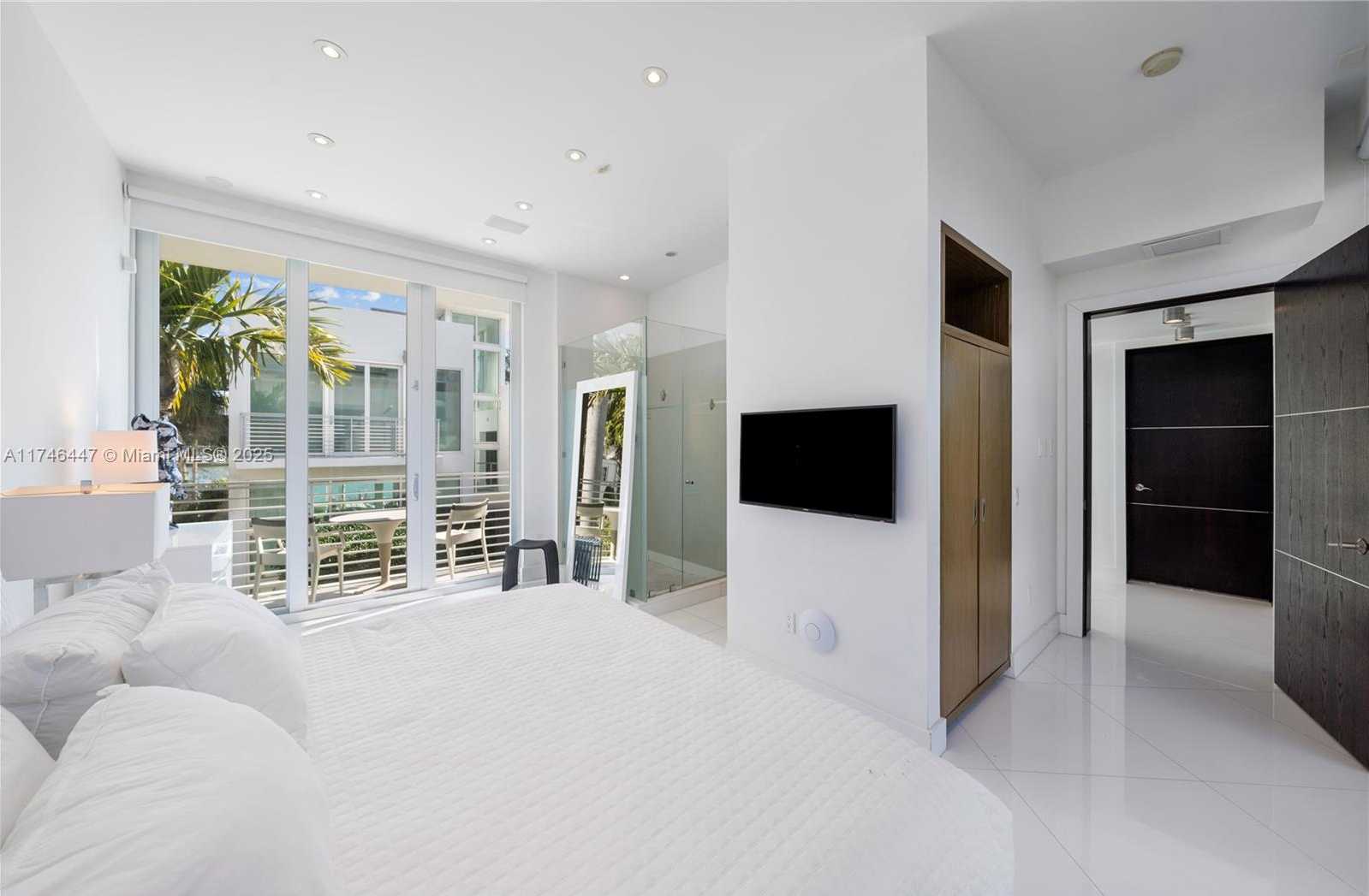 Small Image of 227 EAST DILIDO DR, Miami Beach Number 71