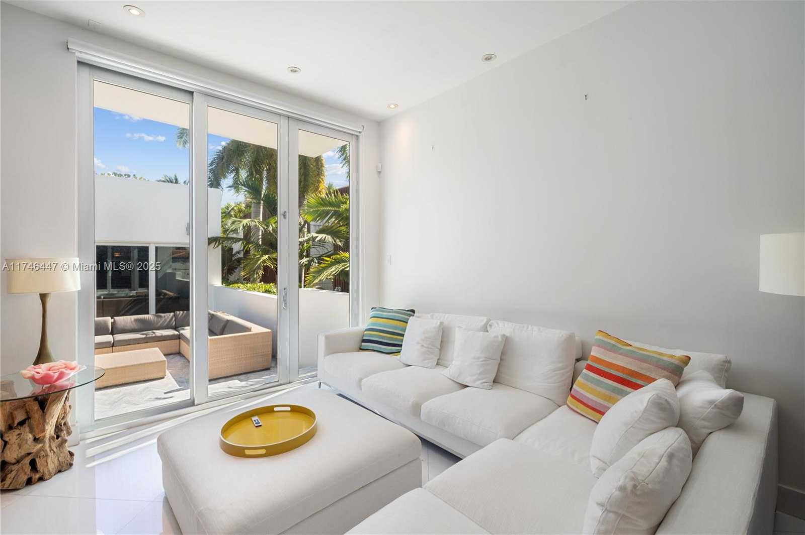 Small Image of 227 EAST DILIDO DR, Miami Beach Number 73