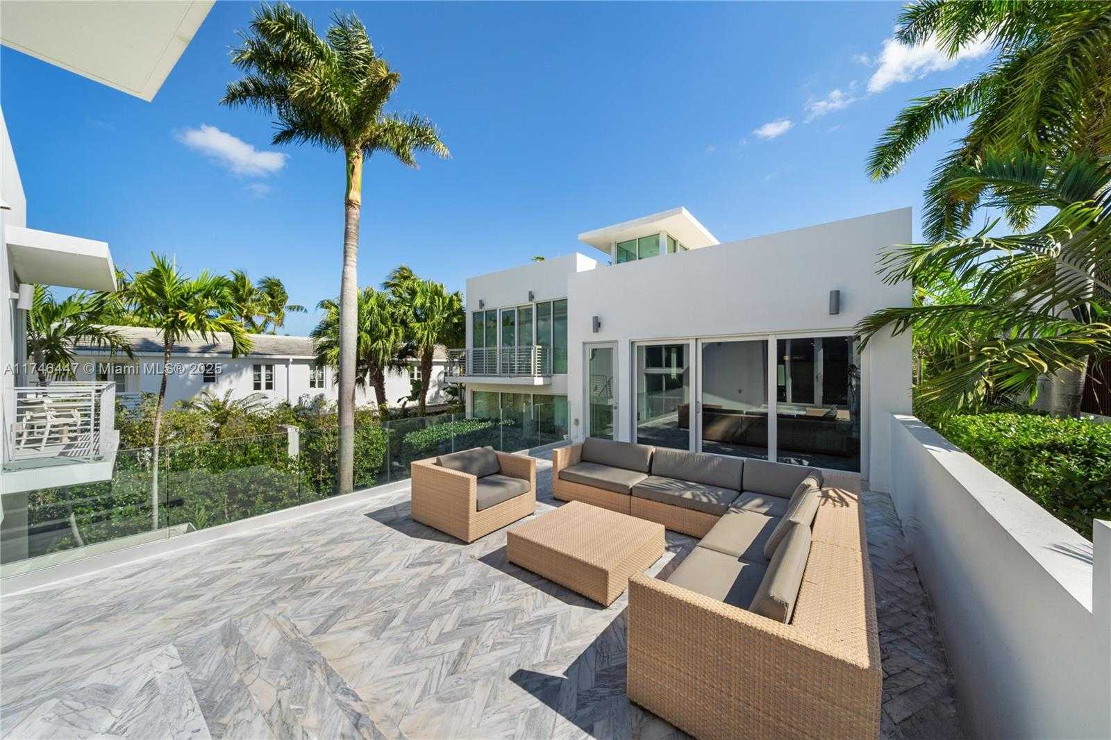 Small Image of 227 EAST DILIDO DR, Miami Beach Number 74