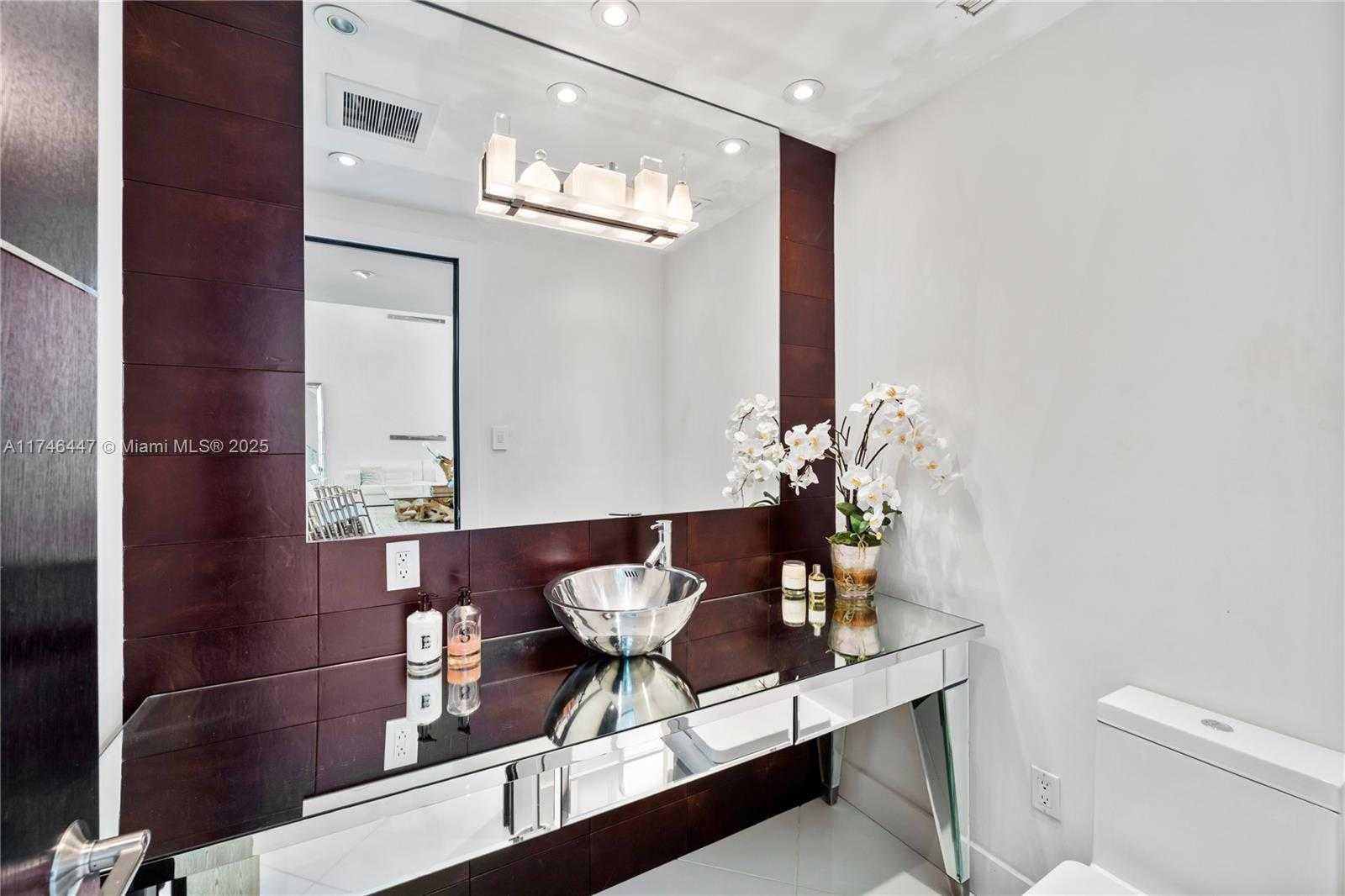 Small Image of 227 EAST DILIDO DR, Miami Beach Number 76