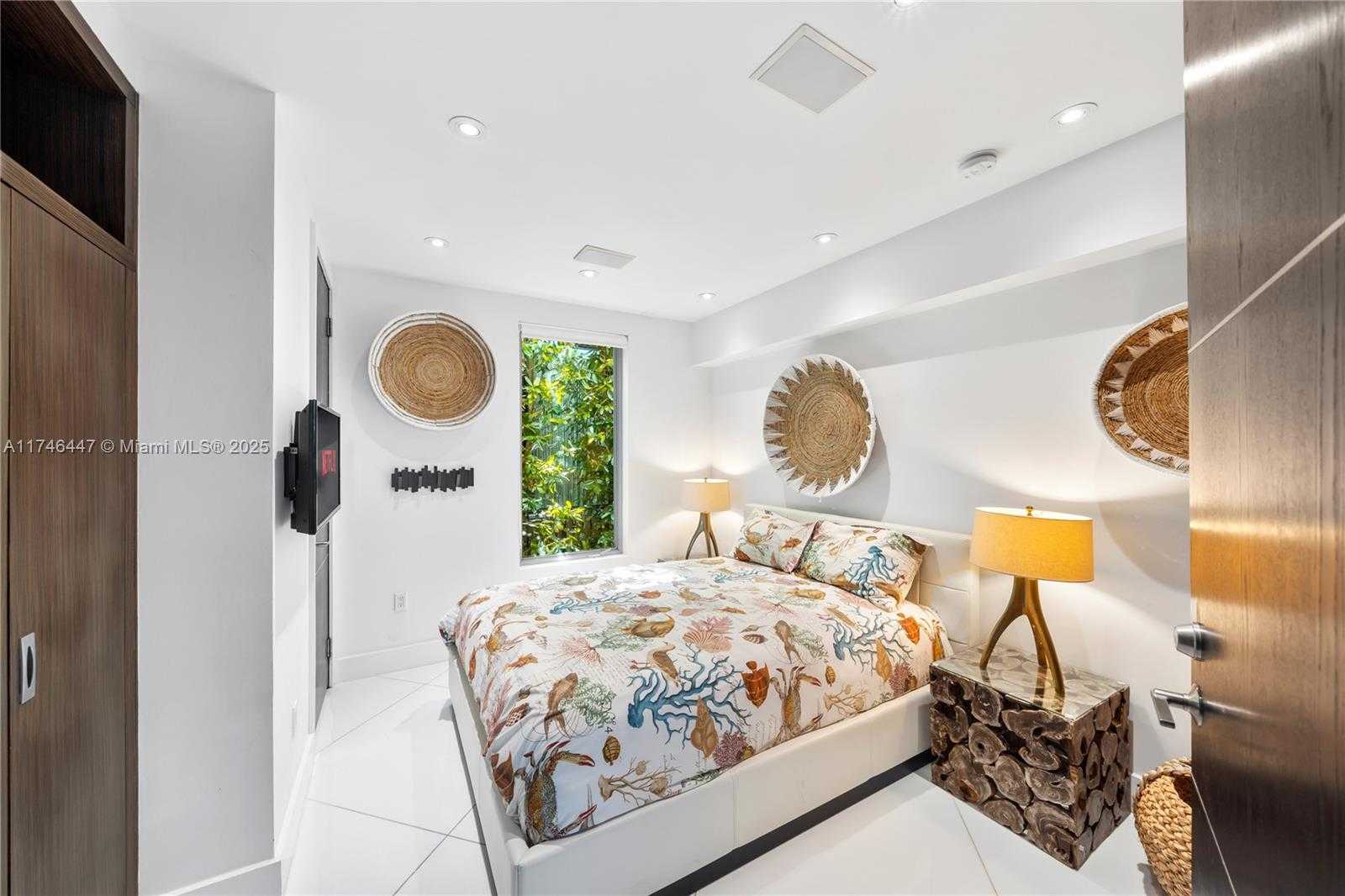Small Image of 227 EAST DILIDO DR, Miami Beach Number 77