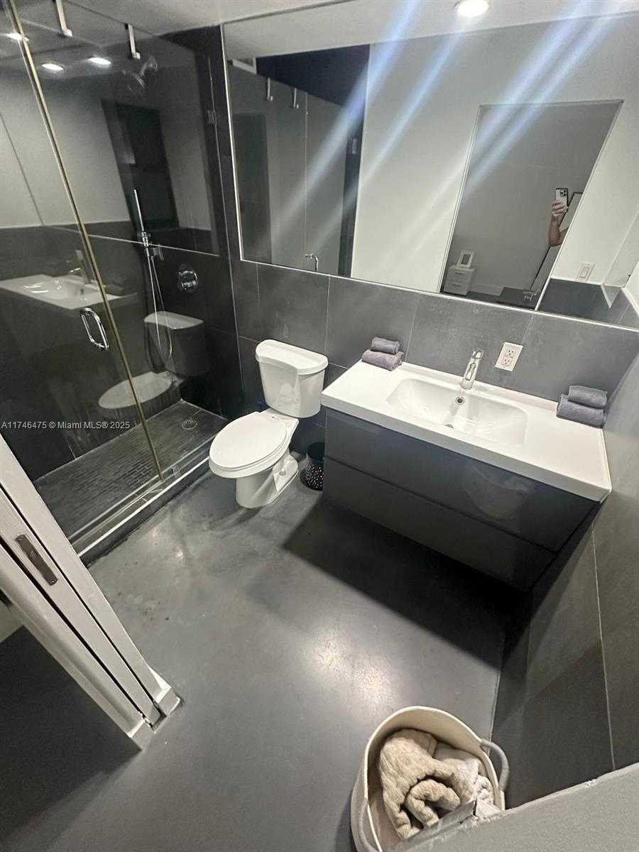 Small Image of 1800 COLLINS AVE #6B, Miami Beach Number 10