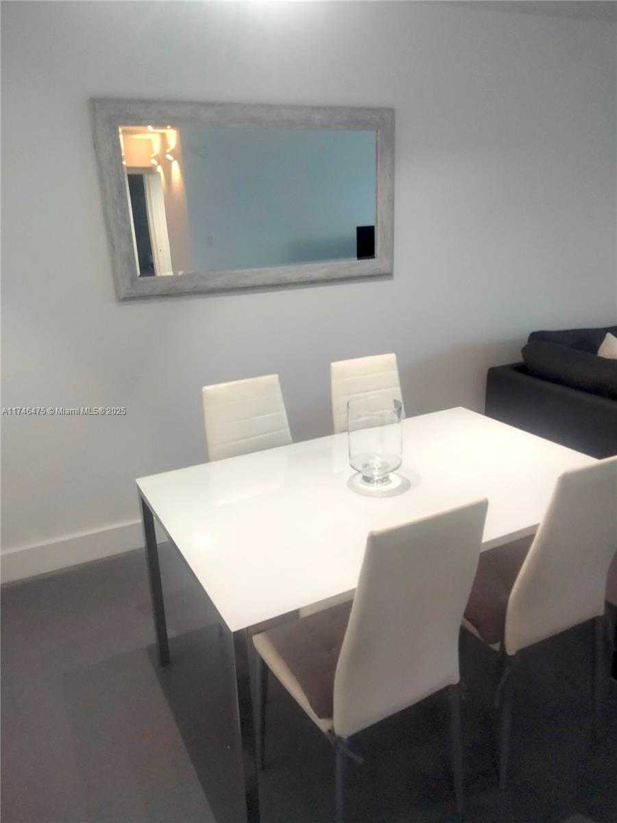 Small Image of 1800 COLLINS AVE #6B, Miami Beach Number 4