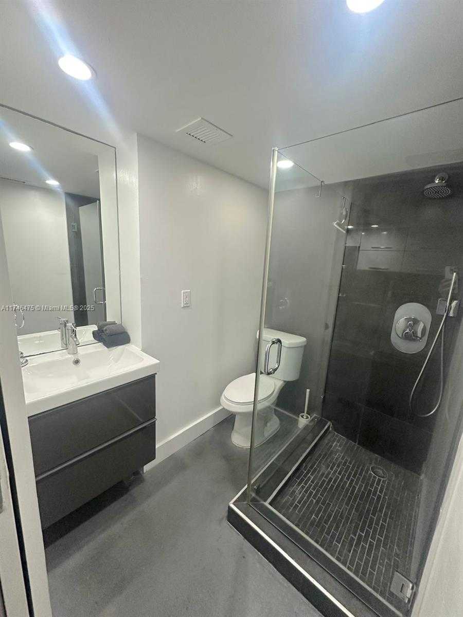Small Image of 1800 COLLINS AVE #6B, Miami Beach Number 7