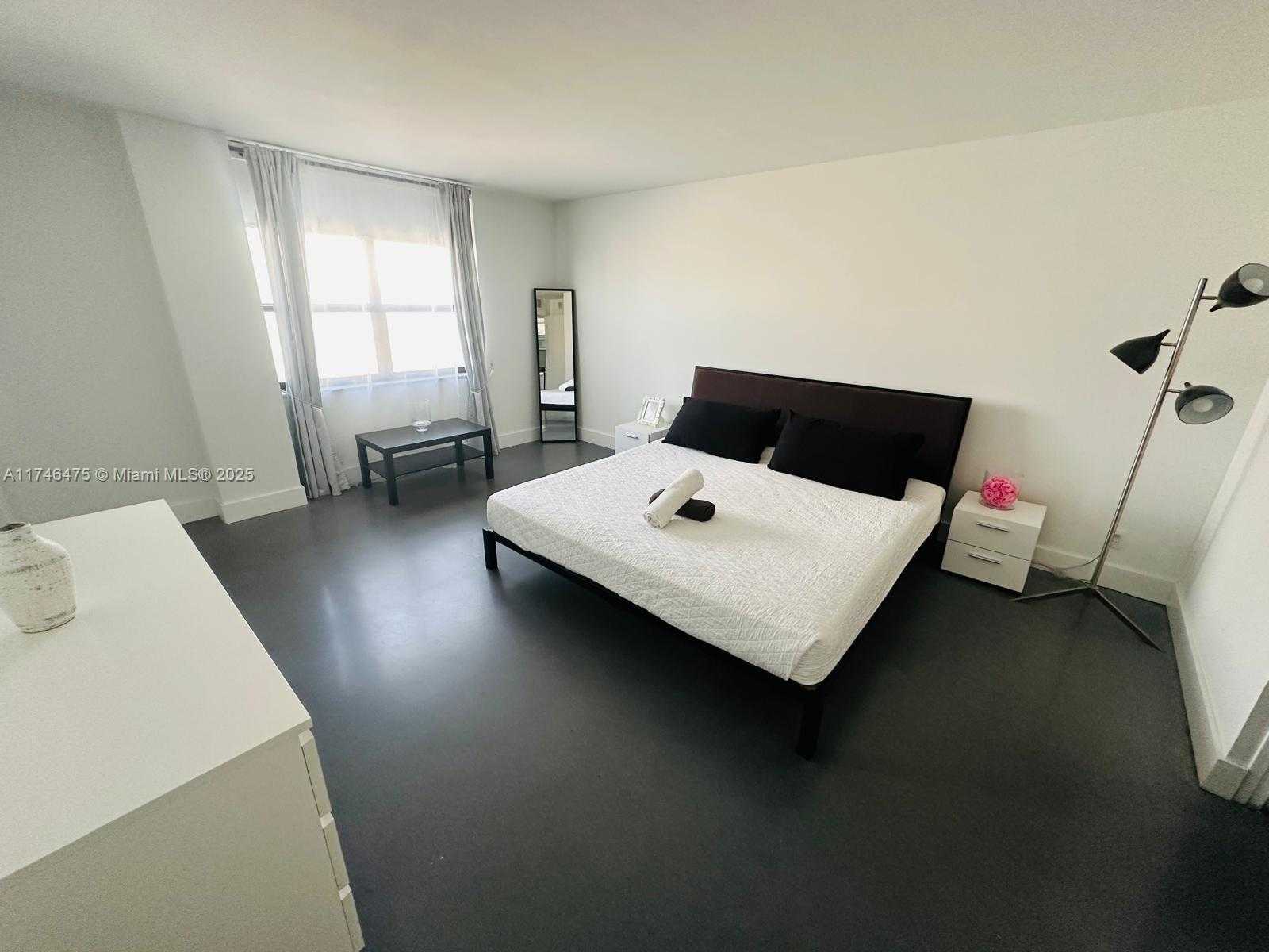 Small Image of 1800 COLLINS AVE #6B, Miami Beach Number 8