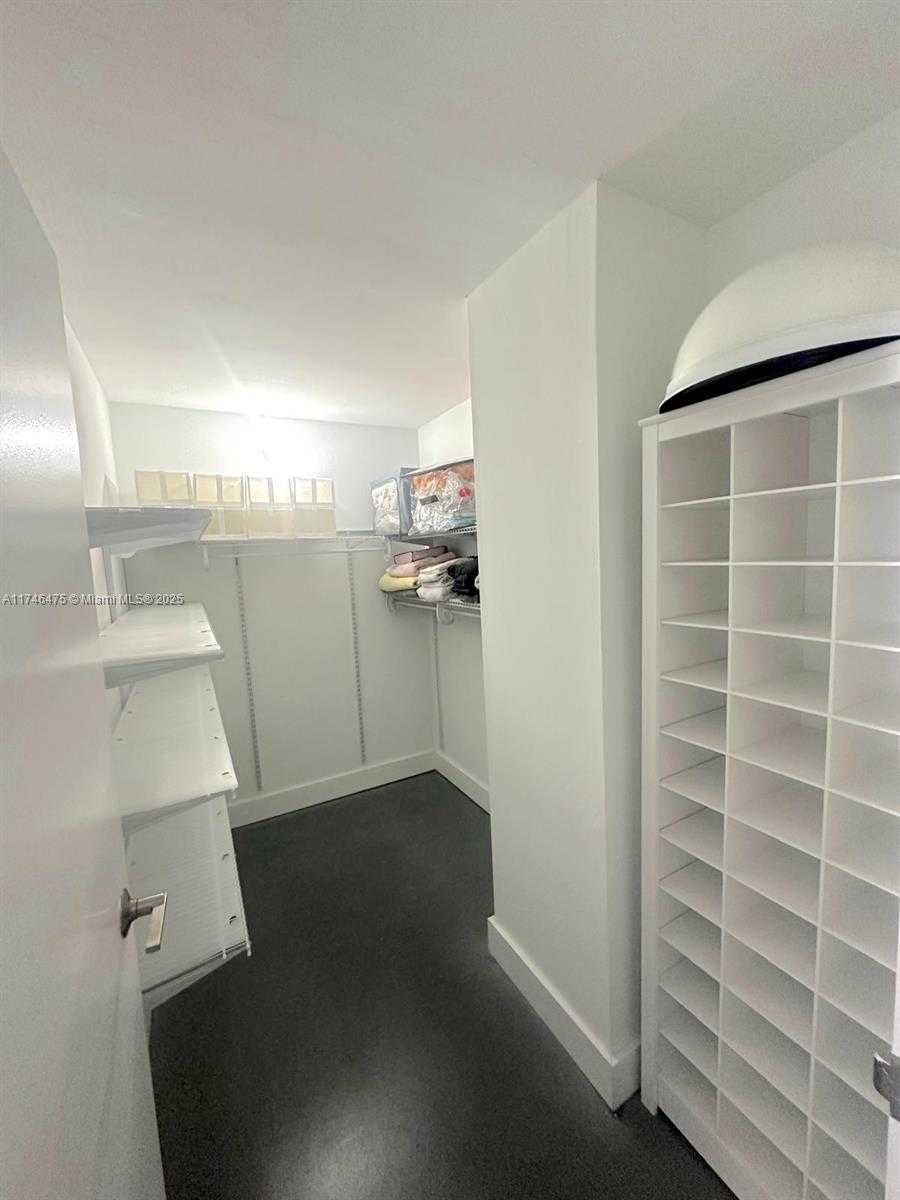 Small Image of 1800 COLLINS AVE #6B, Miami Beach Number 9