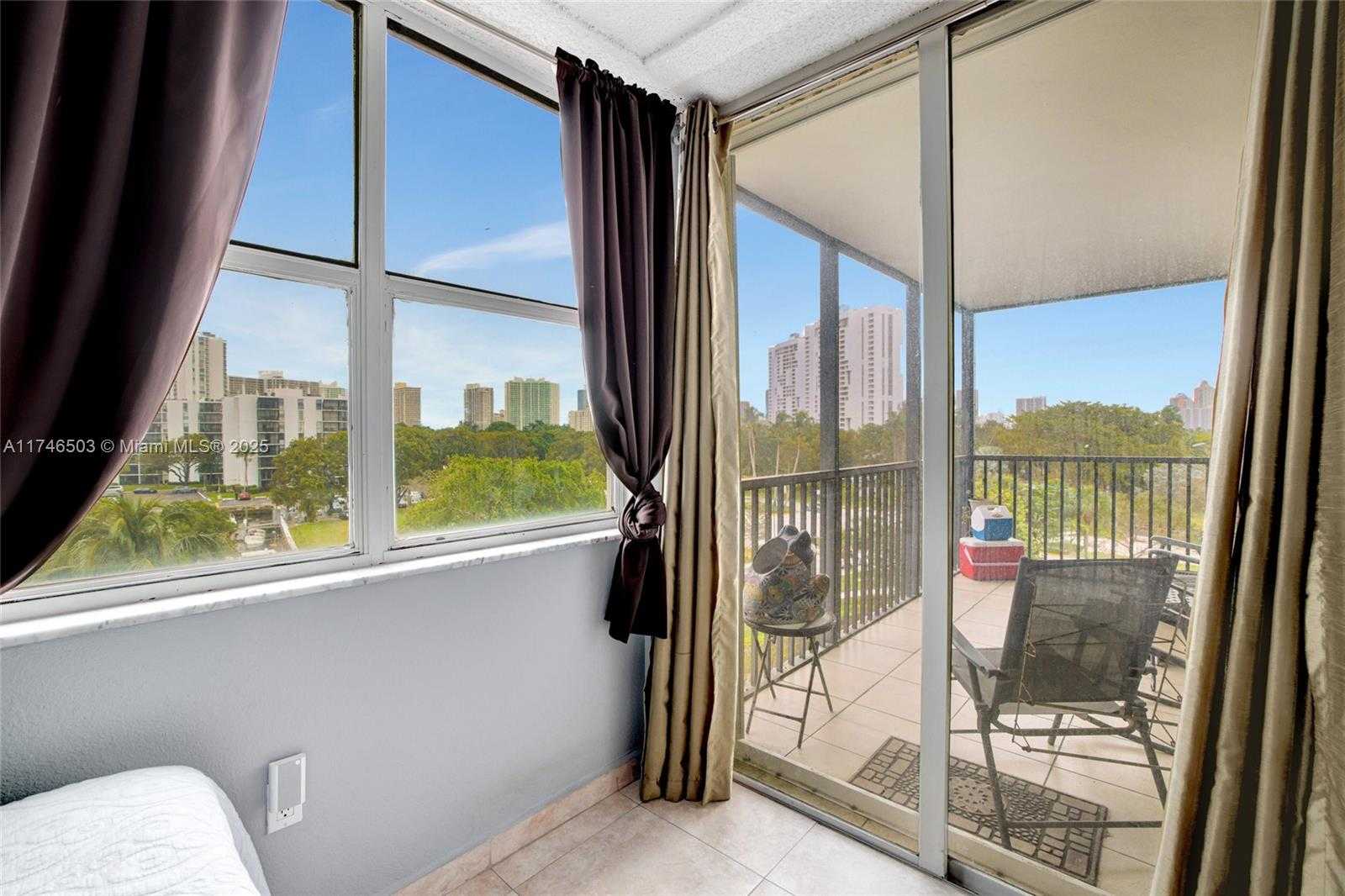 Small Image of 3375 NORTH COUNTRY CLUB DR #404, Aventura Number 25