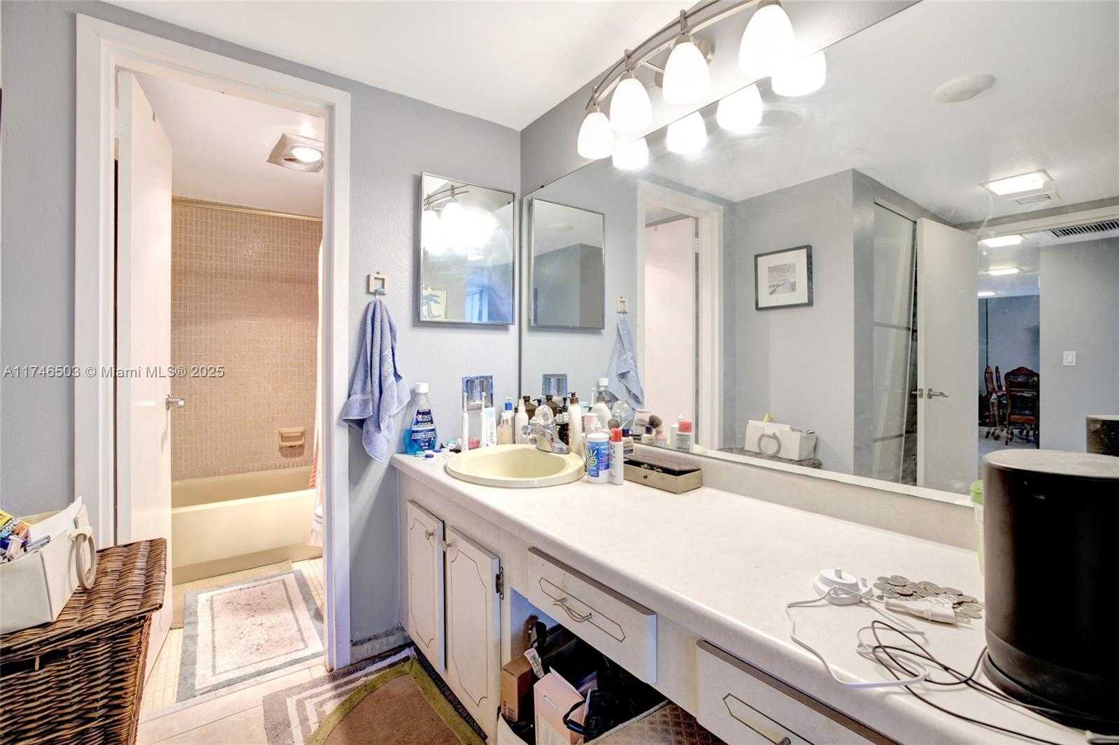 Small Image of 3375 NORTH COUNTRY CLUB DR #404, Aventura Number 27