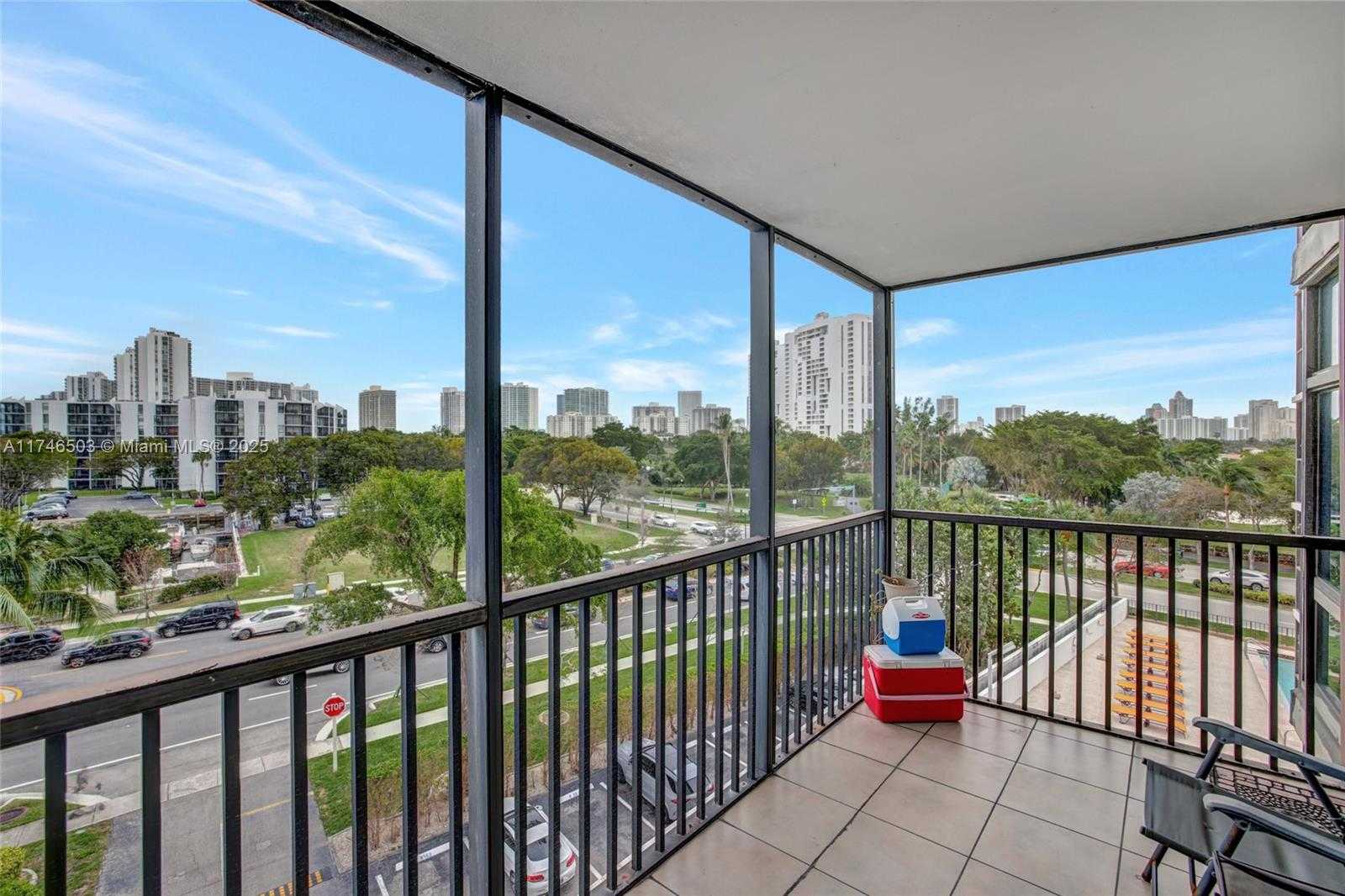 Small Image of 3375 NORTH COUNTRY CLUB DR #404, Aventura Number 4